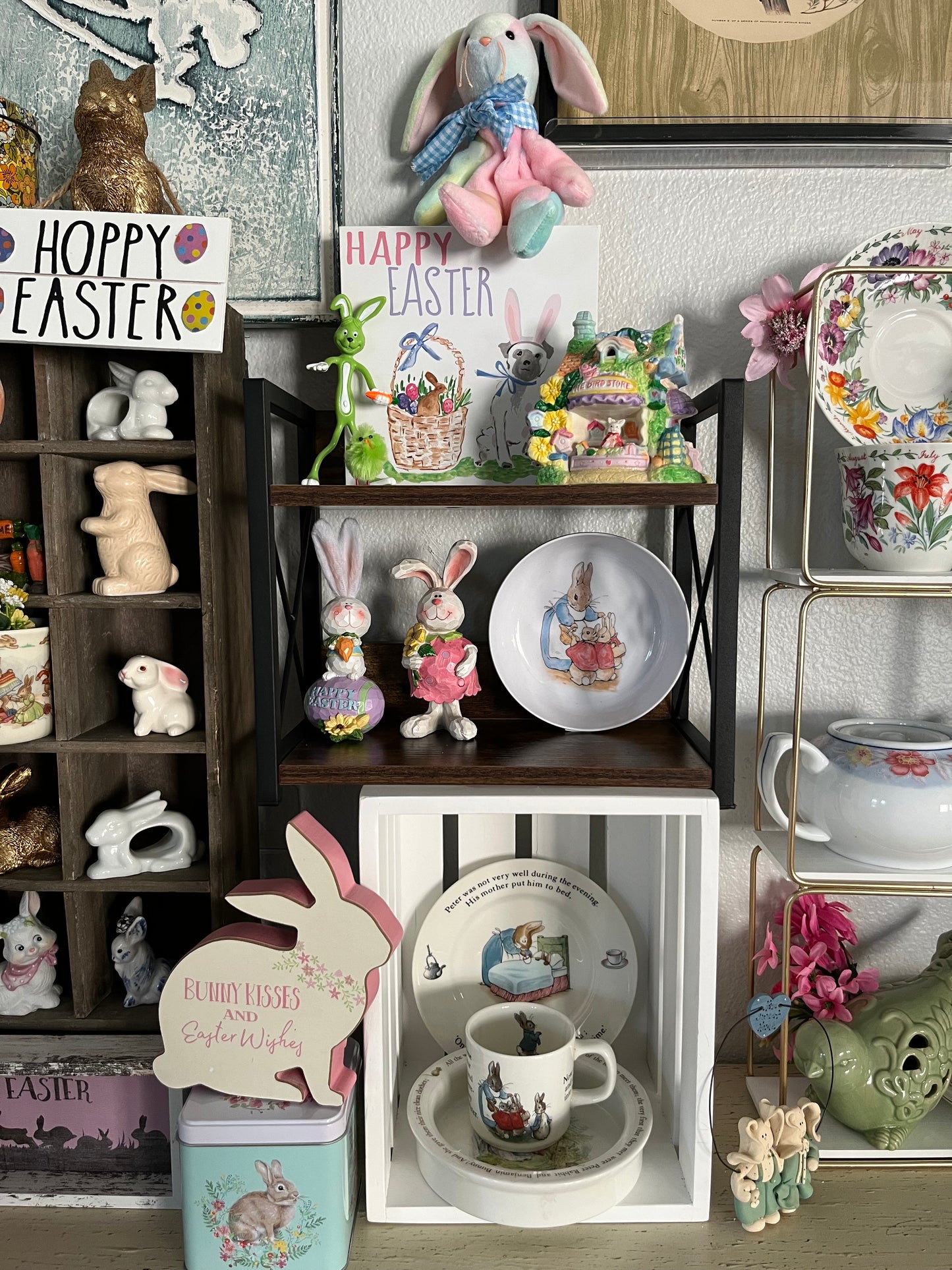 2004 Hoppy Hollow Easter Village The Bird Store Building