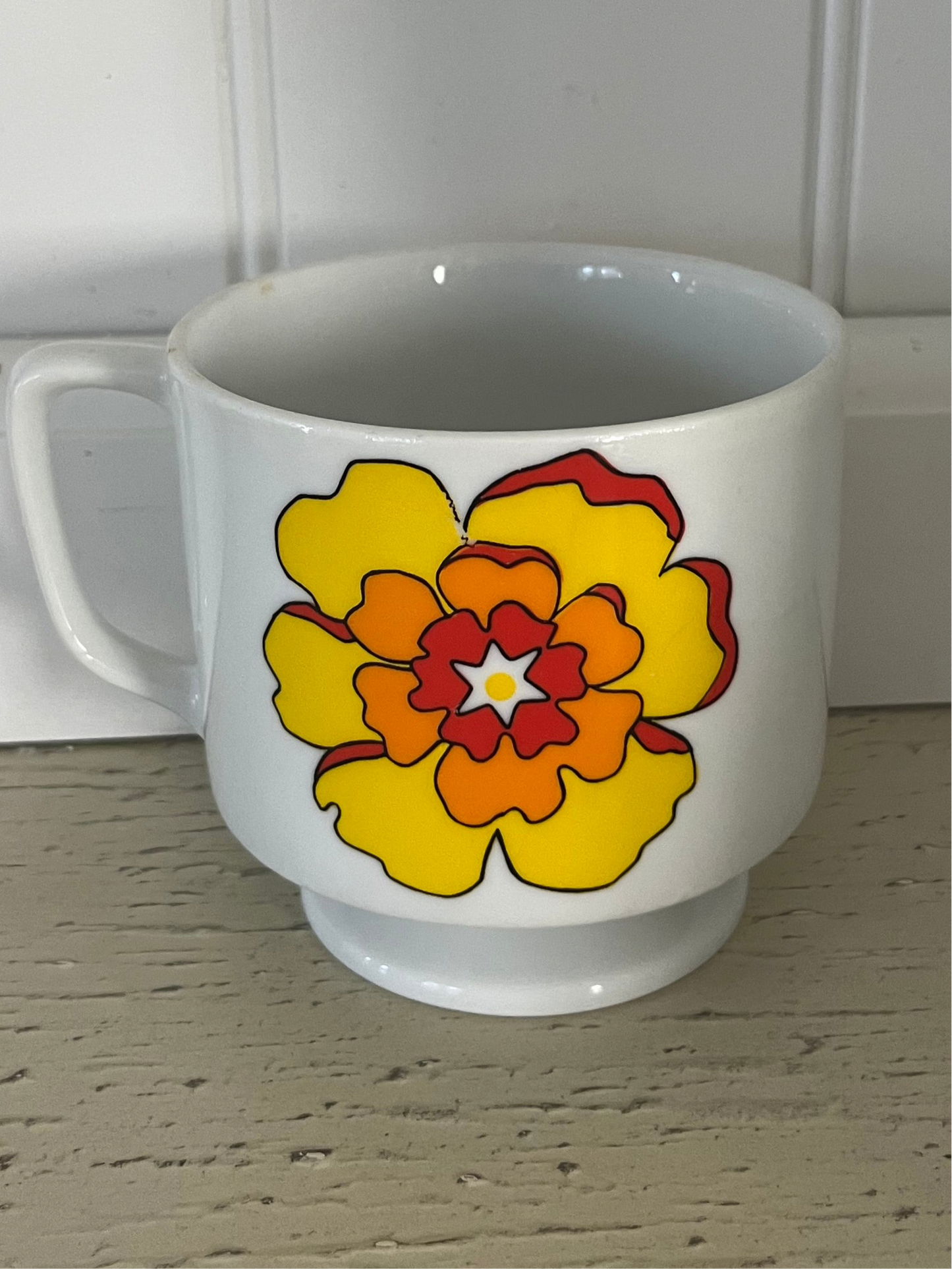 Vintage 1970s Mod Flower Pedestal Mug – Bright Yellow & Red Bloom