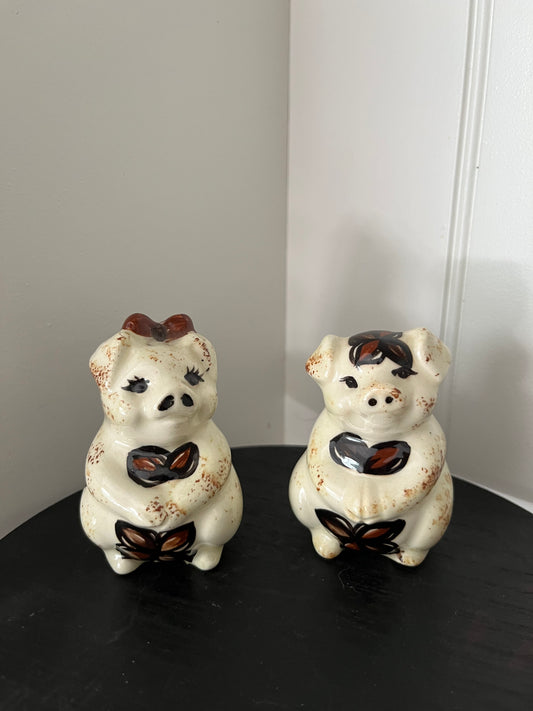 Vintage Pig Couple Salt & Pepper Shakers – Hand-Painted Cream Ceramic with Brown Floral Accents, 1950s Japan