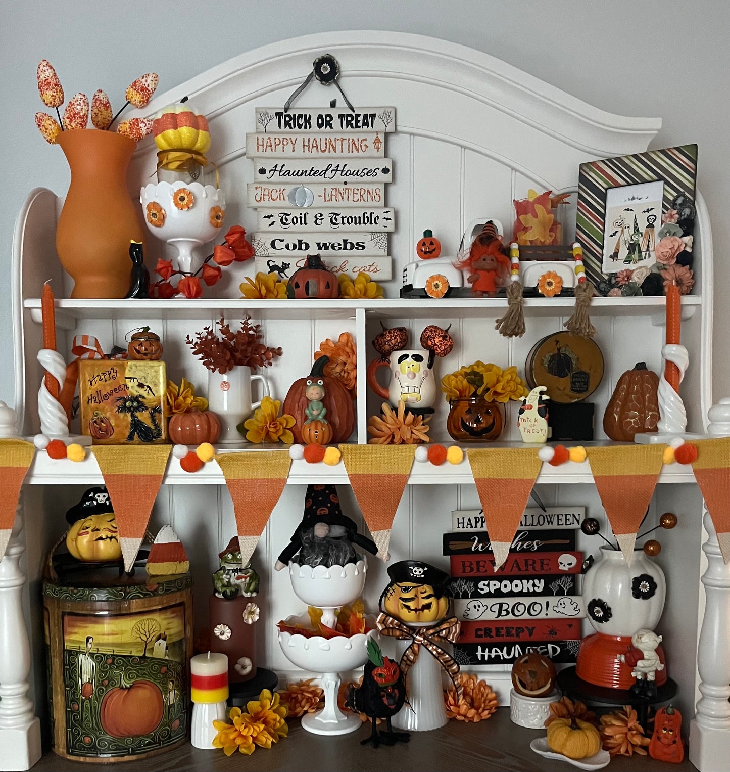 Elegant Vintage White Milk Glass Ribbed Vase - 6 1/2” Tall