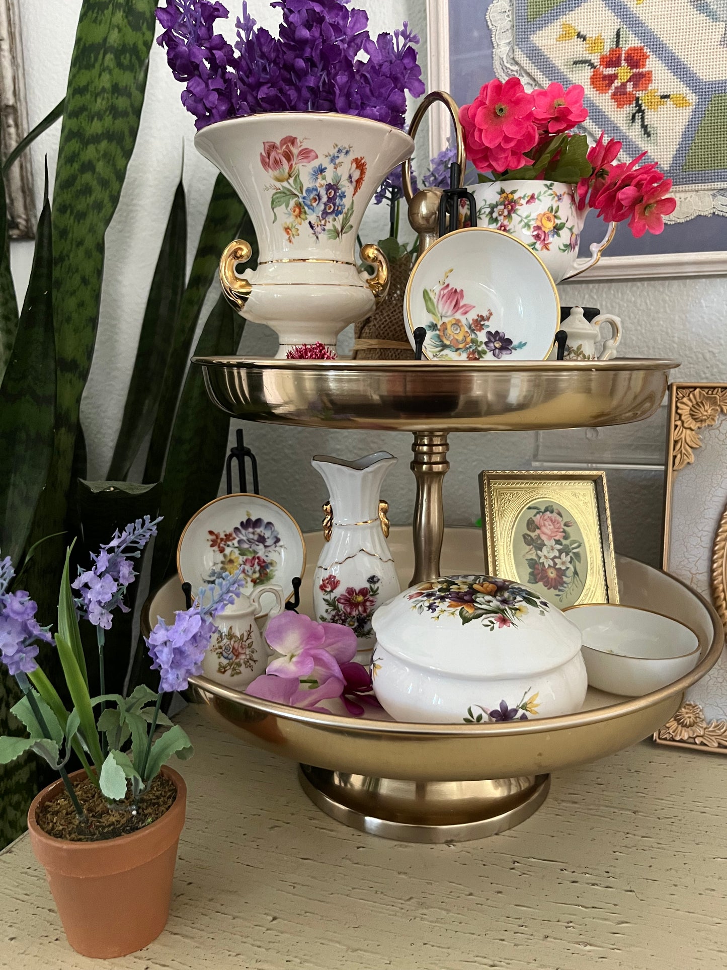 Vintage European Trophy Vase – Campana Floral Design with Gold Trim – Porcelain Urn Style with Footed Pedestal – 8” Tall, 3” Wide – 1 lb 9 oz