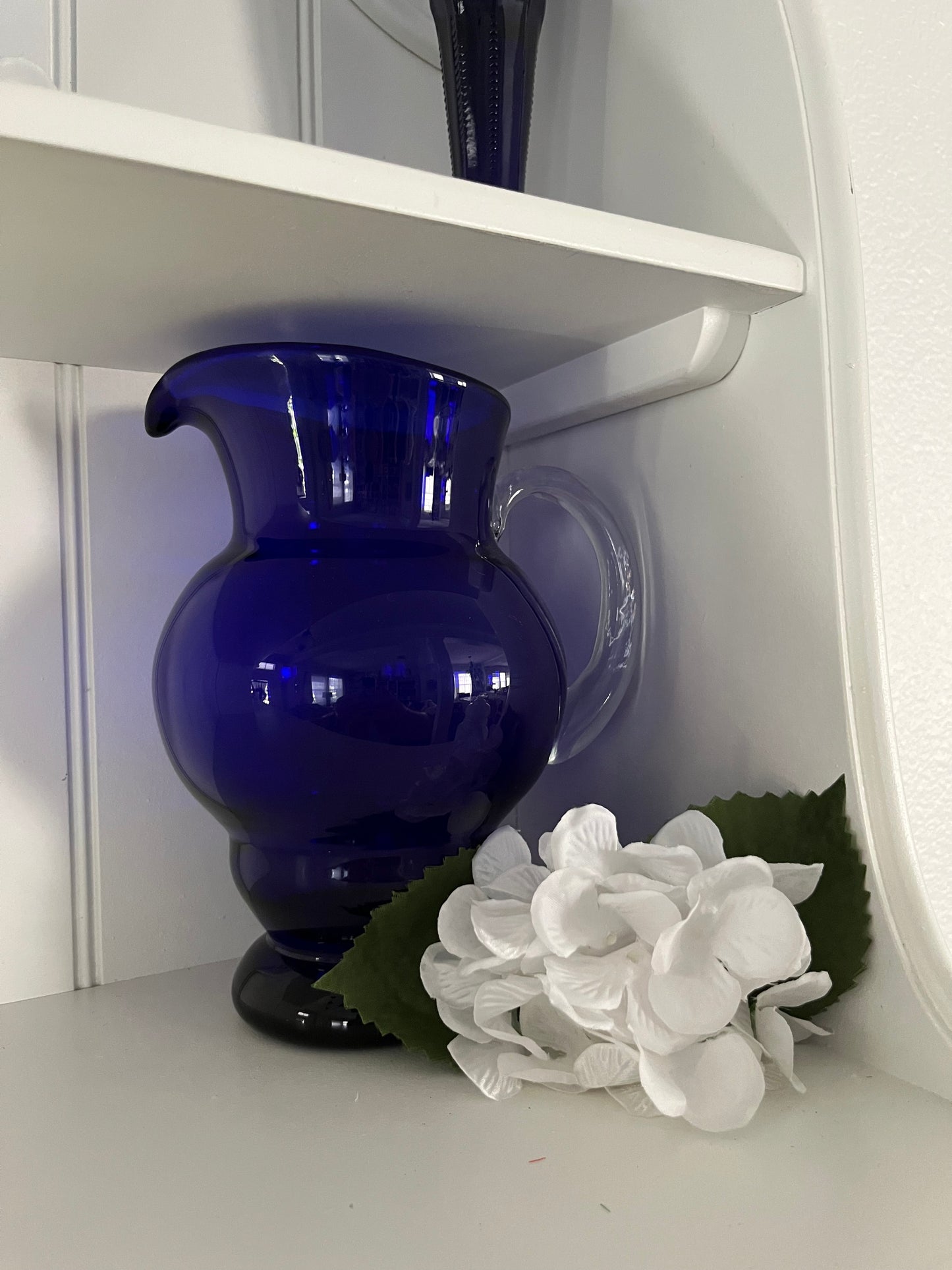 Vintage 1980s Cobalt Blue Glass Water Pitcher with Clear Handle – Hand-Blown Style