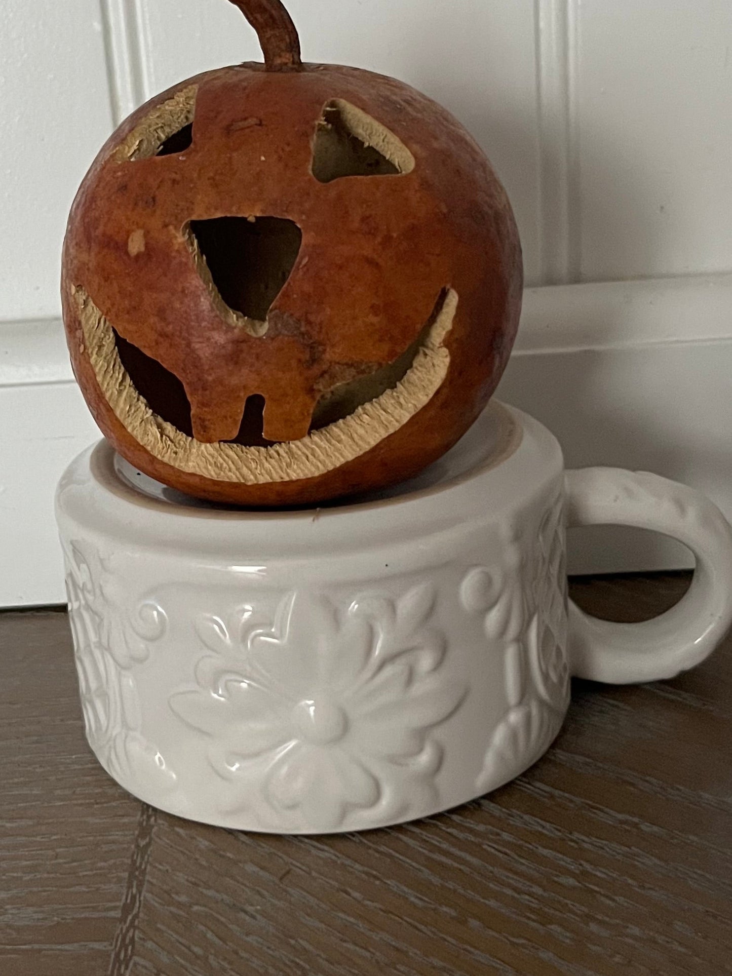 Vintage White Embossed Daisy Ceramic Soup Mug / Cup — 1970s Stoneware Floral Relief