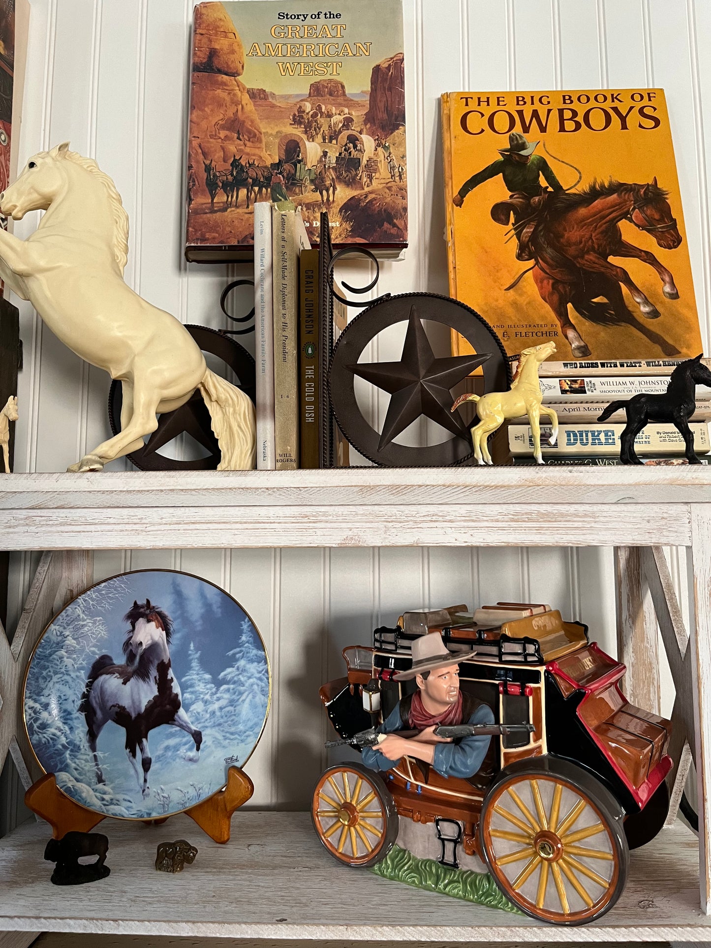 The Cold Dish, Walt Longmire Mysteries Softcover Book by Craig Johnson (2006)