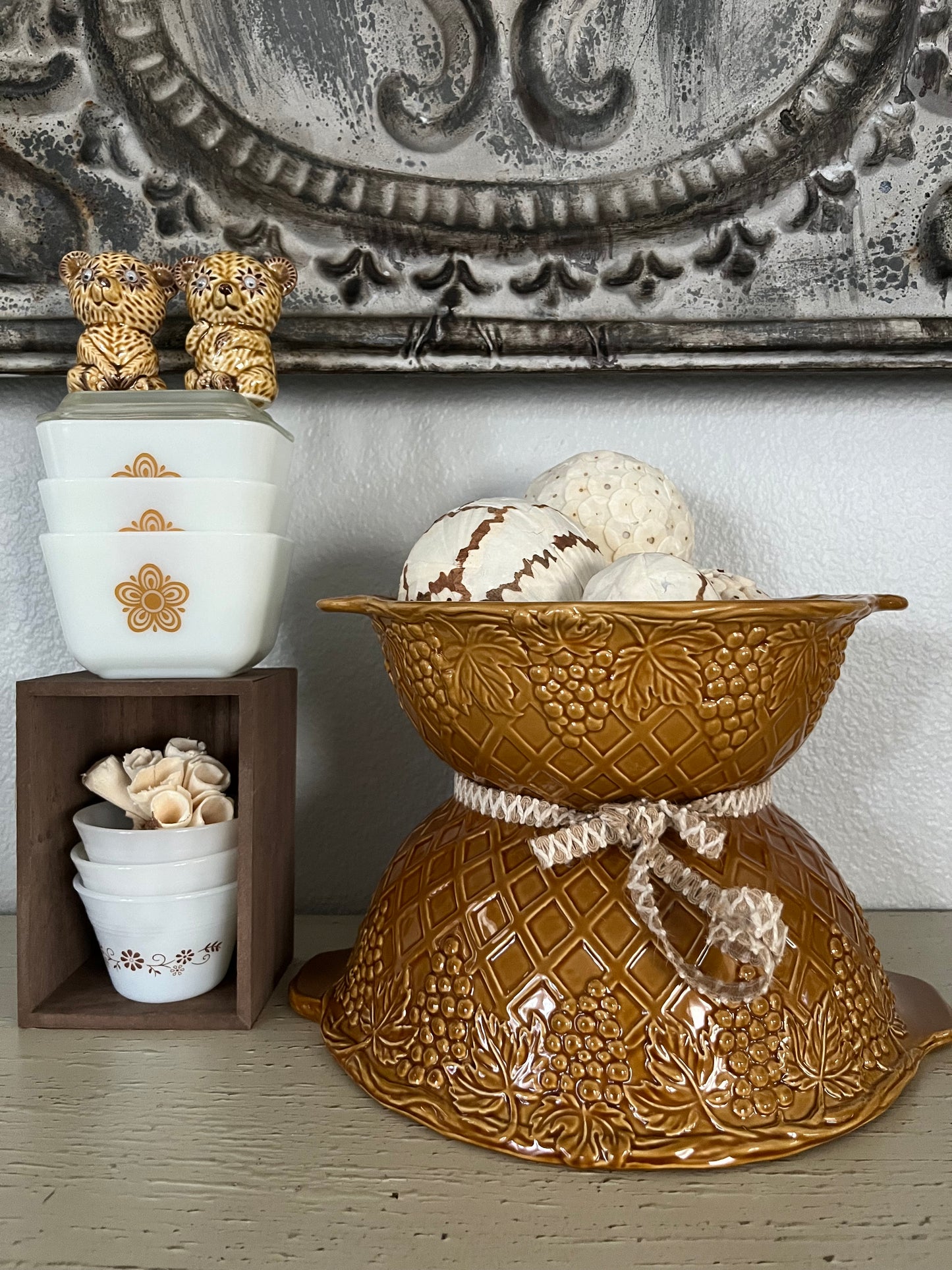 Tuscany Style Basketweave Bowls (2qt & 3qt) – Grapes Motif Temptations by Tara