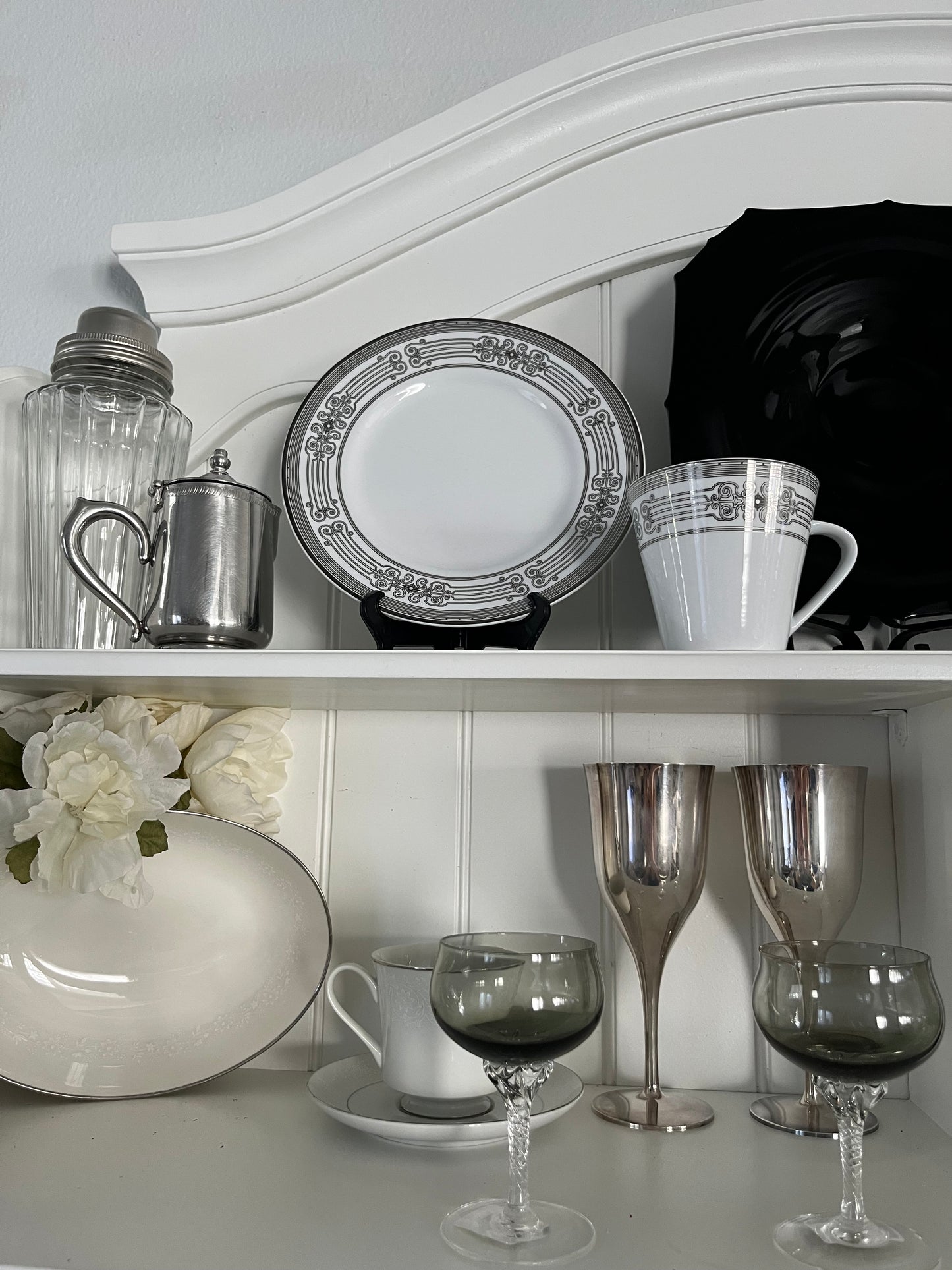 1930s Art Deco Style Glass Cocktail Shaker with Silver Lid – Cobbler Style Drink Mixer