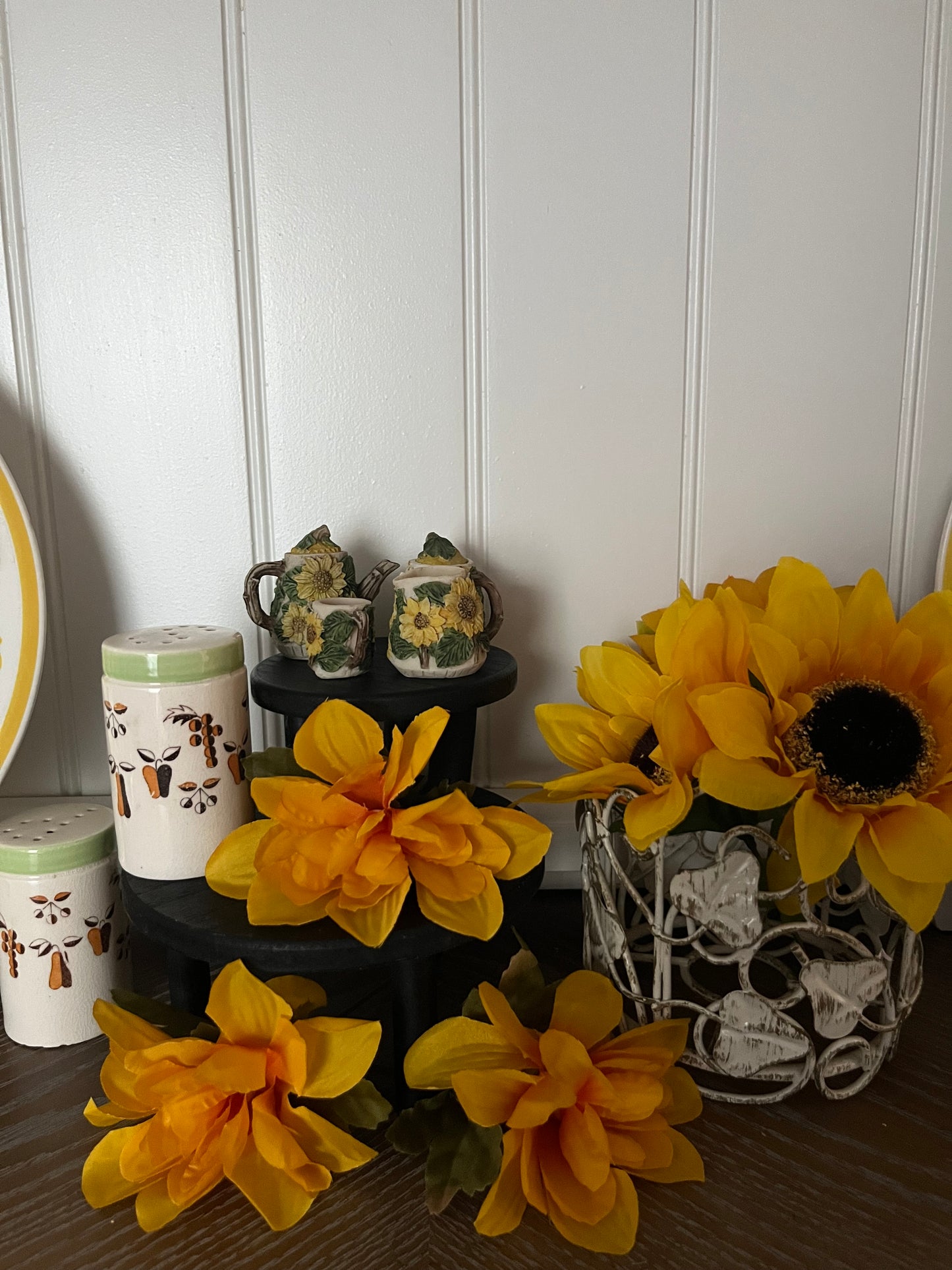 Miniature Sunflower Ceramic Tea Set – 4-Piece Vintage Country Mini Display (c.1990s)