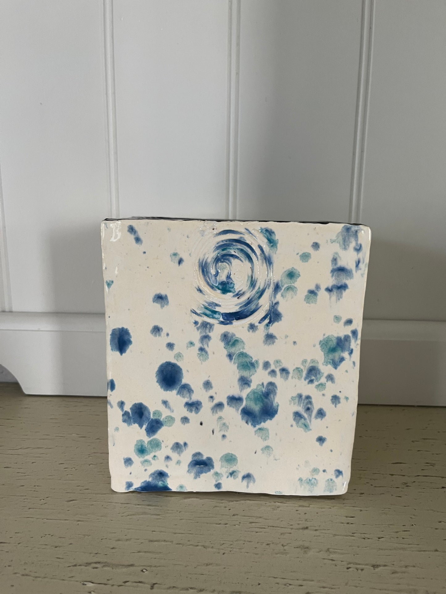 1980s Japanese Studio Pottery Multi-Sided Vase – Hand-Glazed “Peacock Eyes” Crystalites Design | Four-Way Color Display