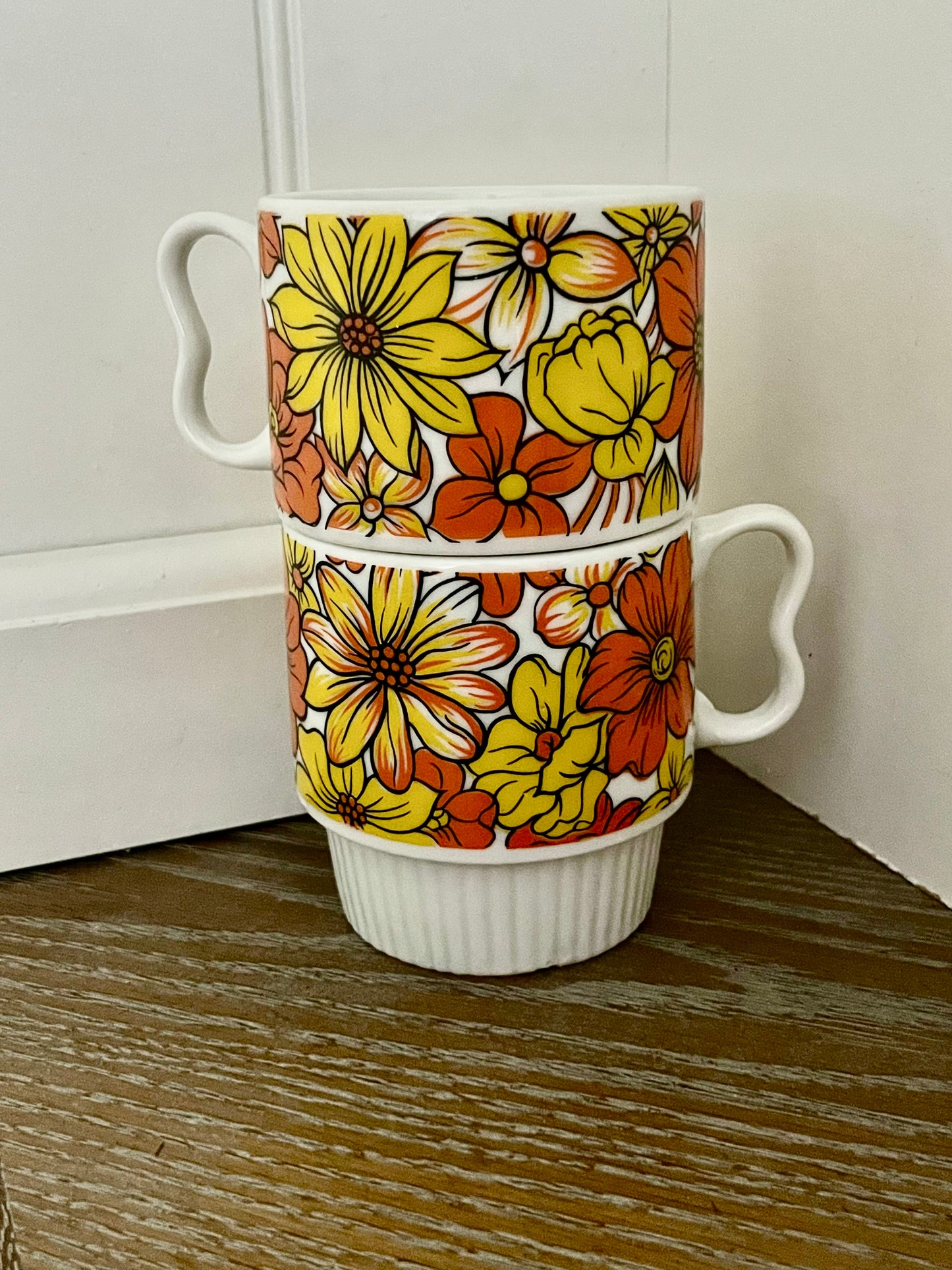 Set of 2 Vintage Japan Daisy Floral Stackable Coffee Mugs – Orange & Yellow Pop Art Flowers (1970s)