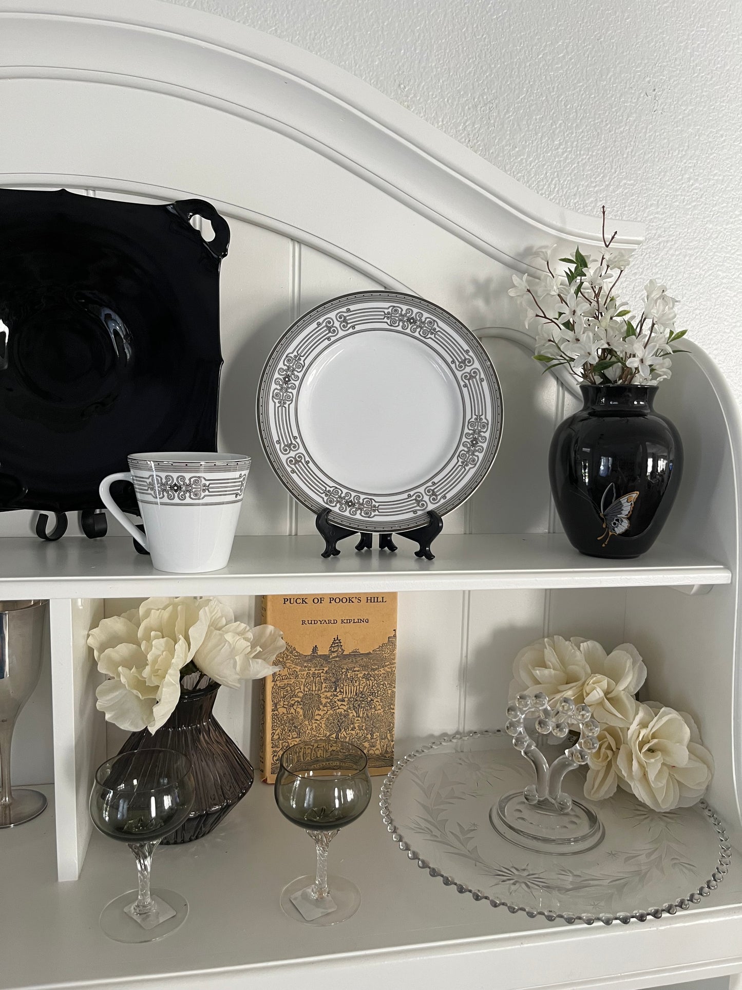 Vintage 1950s–60s Charcoal Black Glass Atomic Vase – Mid Century Modern Ribbed Diamond Form
