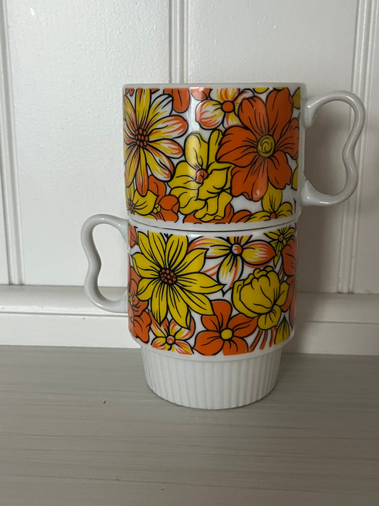 Set of 2 Vintage Japan Daisy Floral Stackable Coffee Mugs – Orange & Yellow Pop Art Flowers (1970s)
