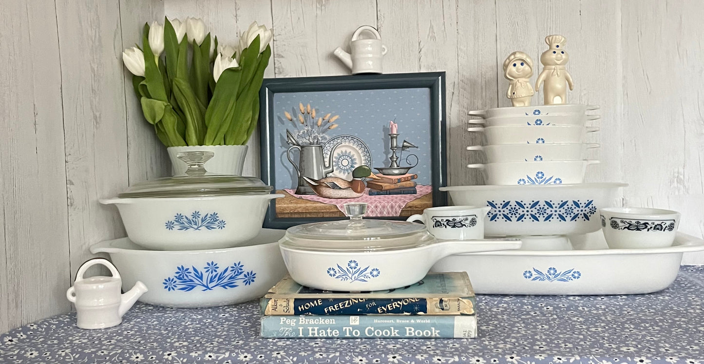 Collectible Anchor Hocking Fire King Cornflower Blue and White Pattern #437 1-1/2 QT Round Casserole with Lid - Vintage Kitchenware