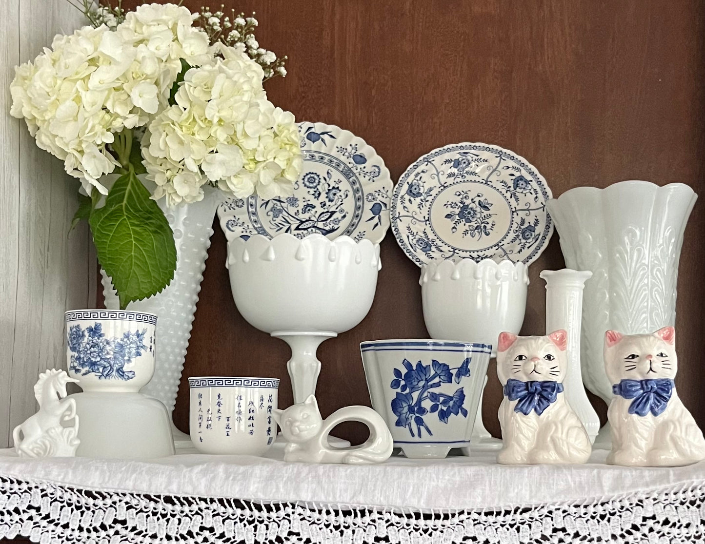 Vintage Inspired White Porcelain Cat Figurine Napkin Holder