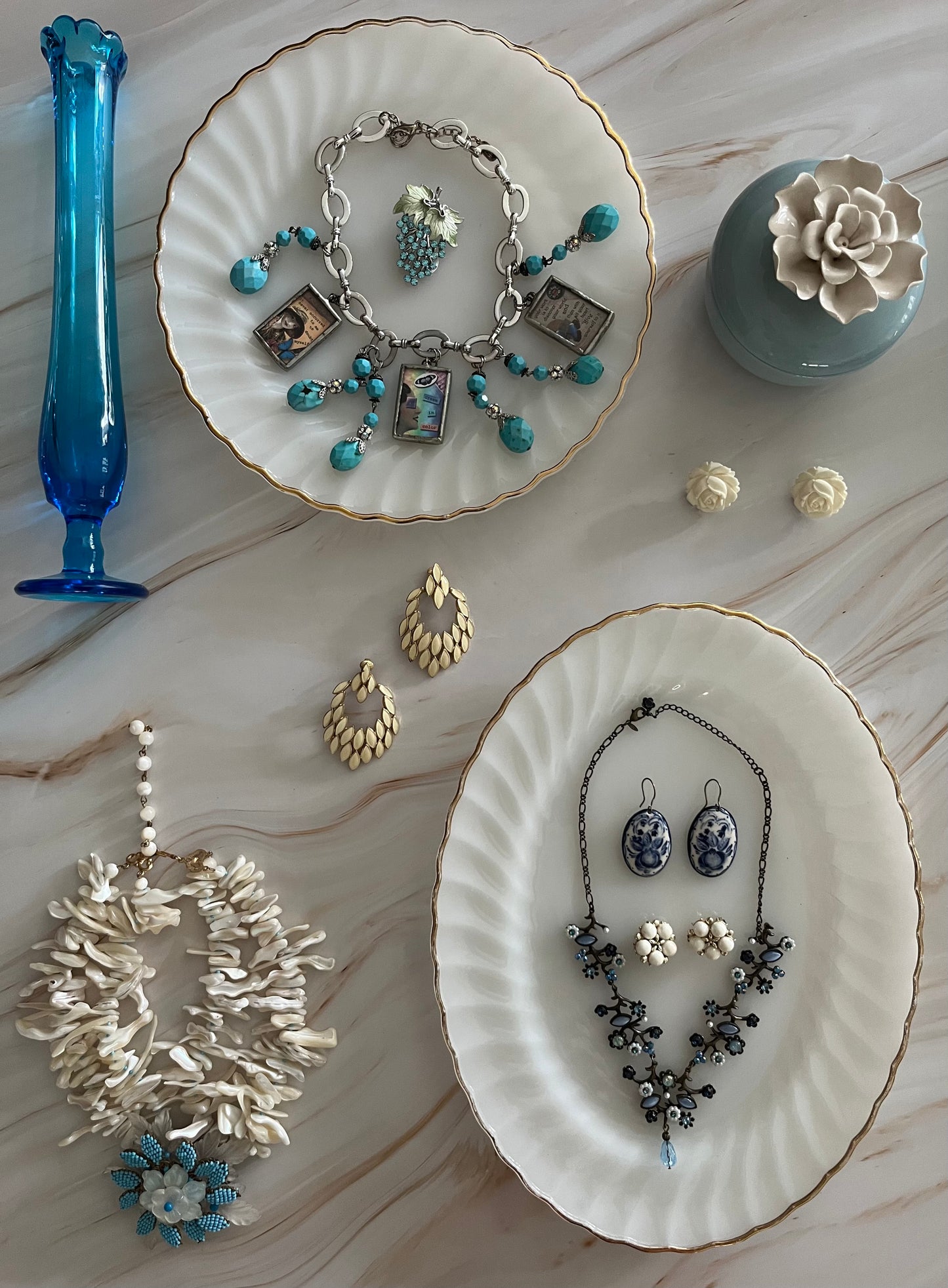 Vintage 1940s Cream Cluster Gold Tone Clip Earrings