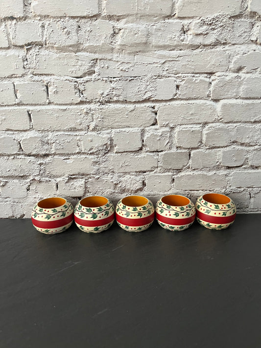 Vintage 1990s Hand-Painted Wooden Holly Berry Napkin Rings – Set of 5 Christmas Table Décor