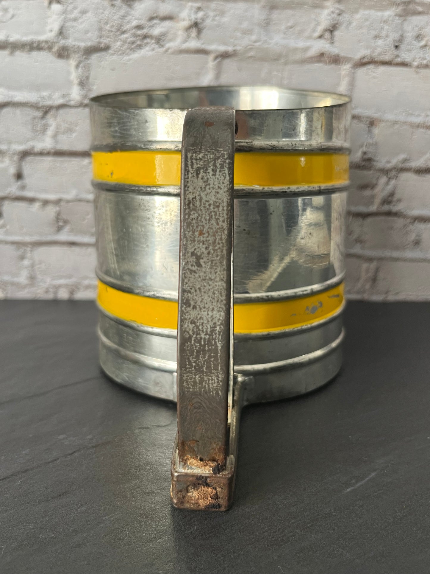 Vintage Sift-Chine Triple Screen Flour Sifter – 1940s–1950s Yellow Stripe Baking Tool