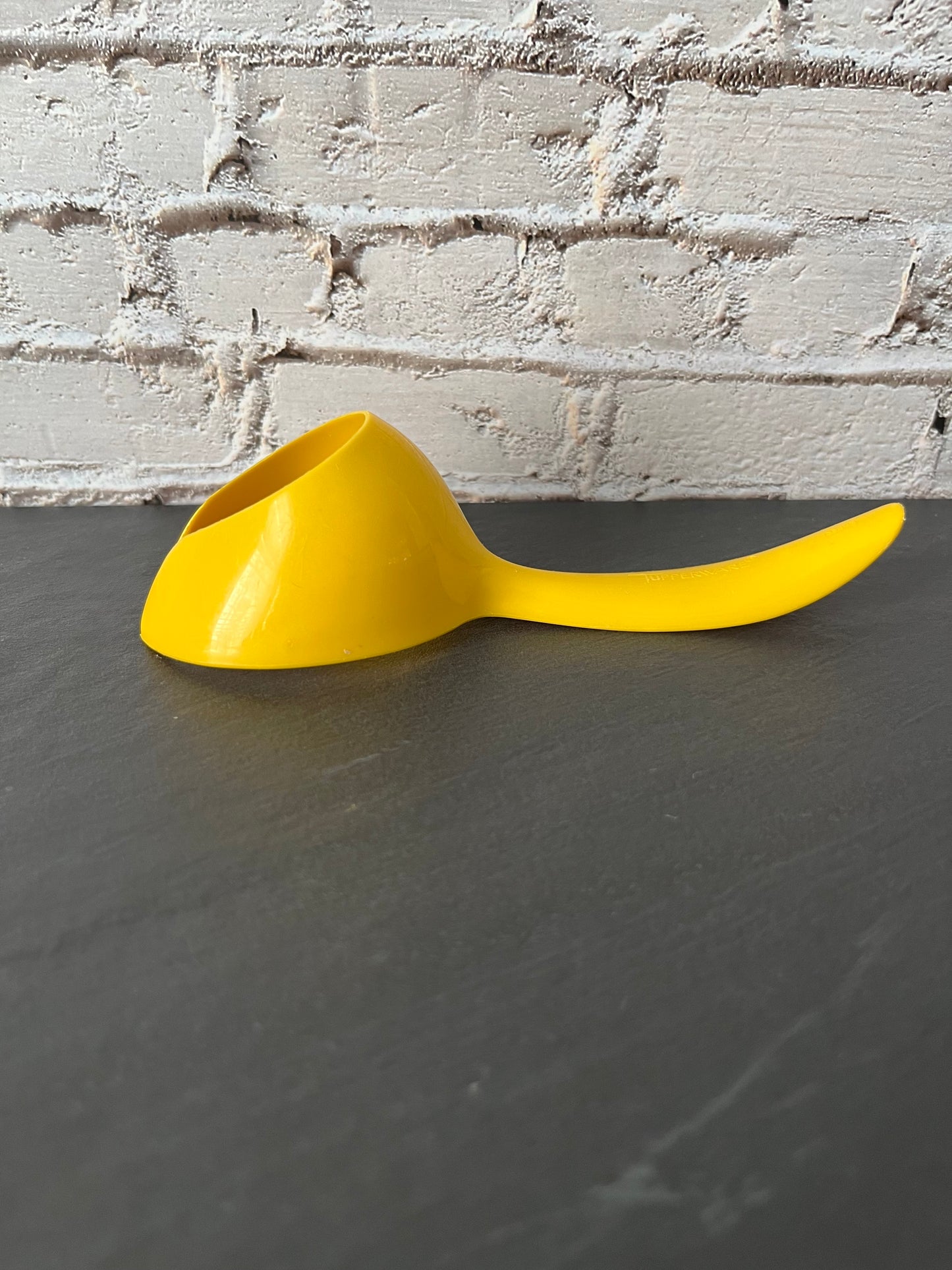 Vintage Tupperware Harvest Yellow Egg Lifter Scoop #1334-4 – 1970s Kitchen Gadget