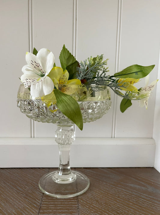 Vintage Indiana Glass Diamond Pattern Pedestal Compote Bowl – Yellow Tint Pressed Glass Dessert Dish (1960s–1970s)