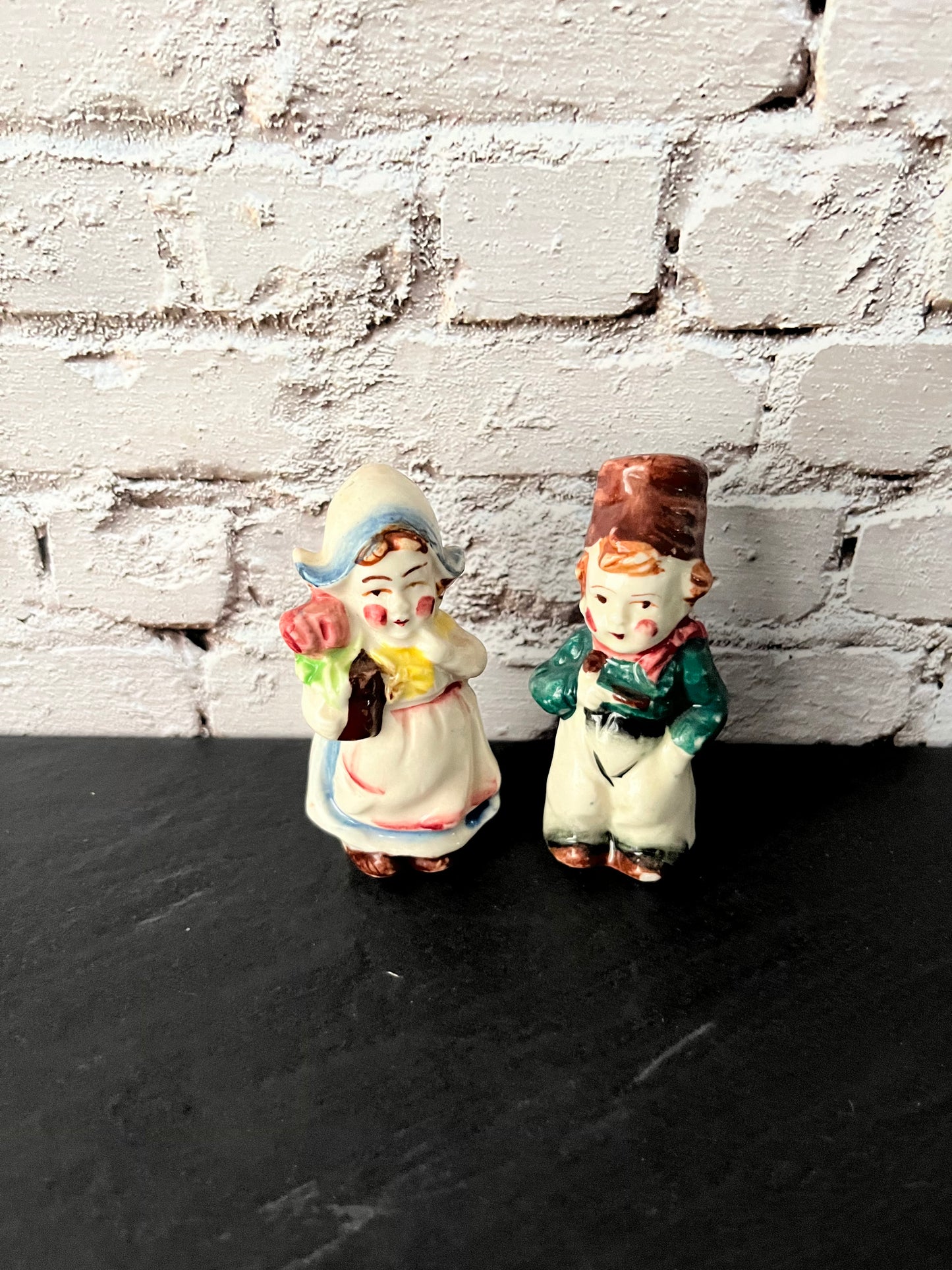 Vintage 1950s Lefton-Style Dutch Boy & Girl Salt and Pepper Shakers – Hand Painted Japanese Porcelain Couple Figurines