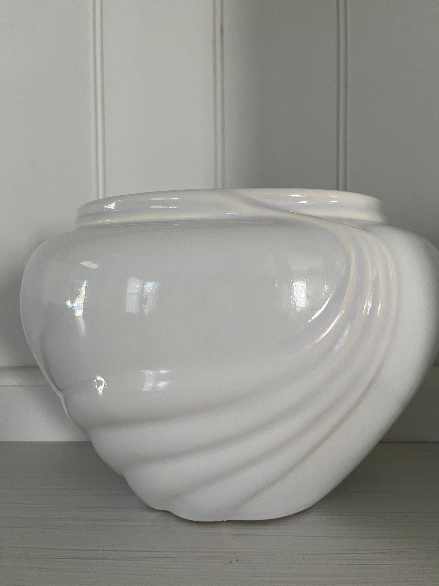 Vintage 1996 Haeger White Shell Swirl Ceramic Art Deco Style Planter Vase