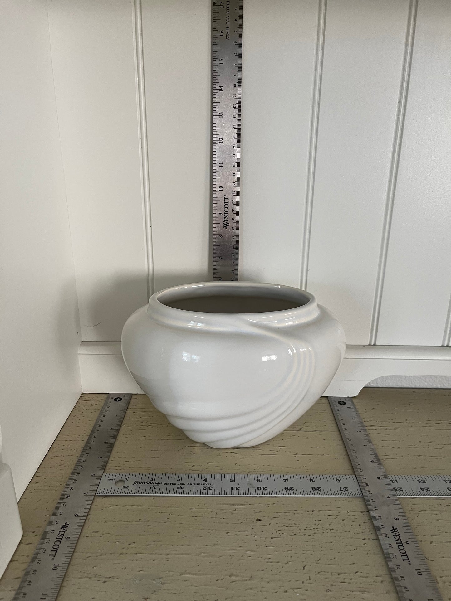 Vintage 1996 Haeger White Shell Swirl Ceramic Art Deco Style Planter Vase