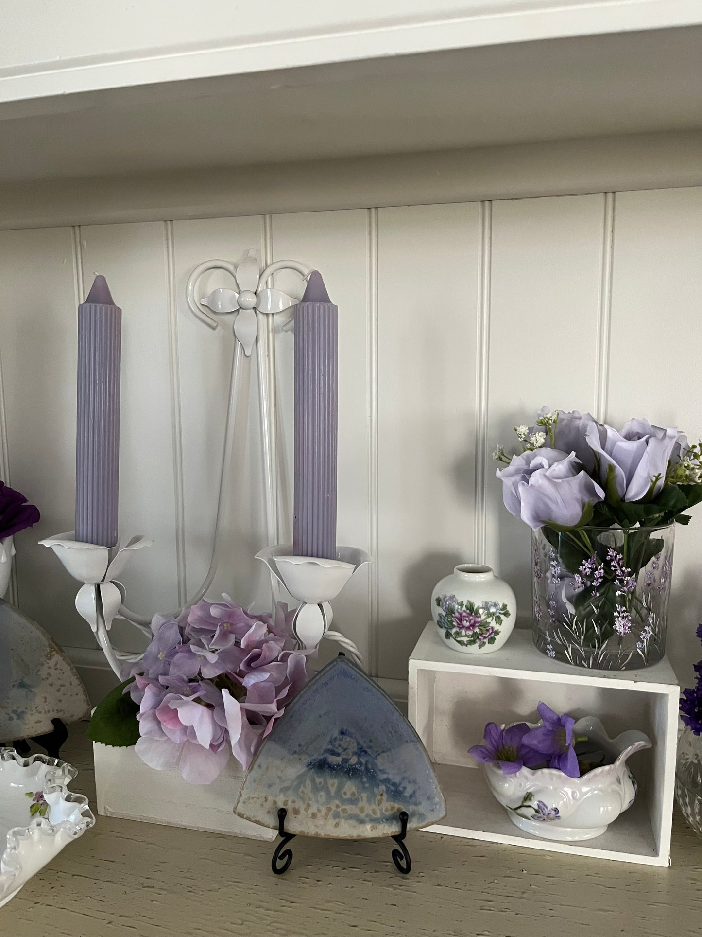 Vintage C.1980’s White Tole Double Wall Candle Sconce with tulip-shaped candle cups, and a four-pointed floral petal at the top