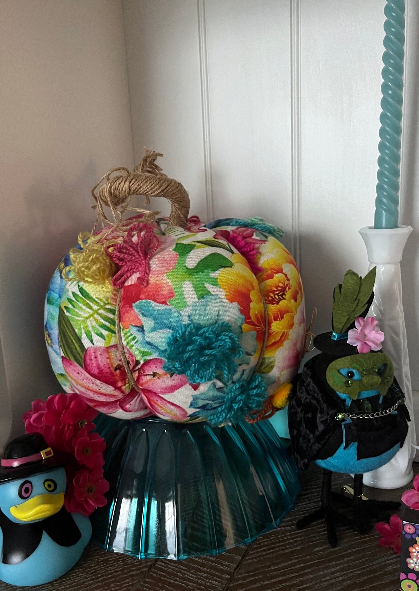 Vintage Mid-Century Anchor Hocking Stars and Bars White Milk Glass Flower Bud Vase - Cut Starburst Pattern With Scalloped Top 9"Tall