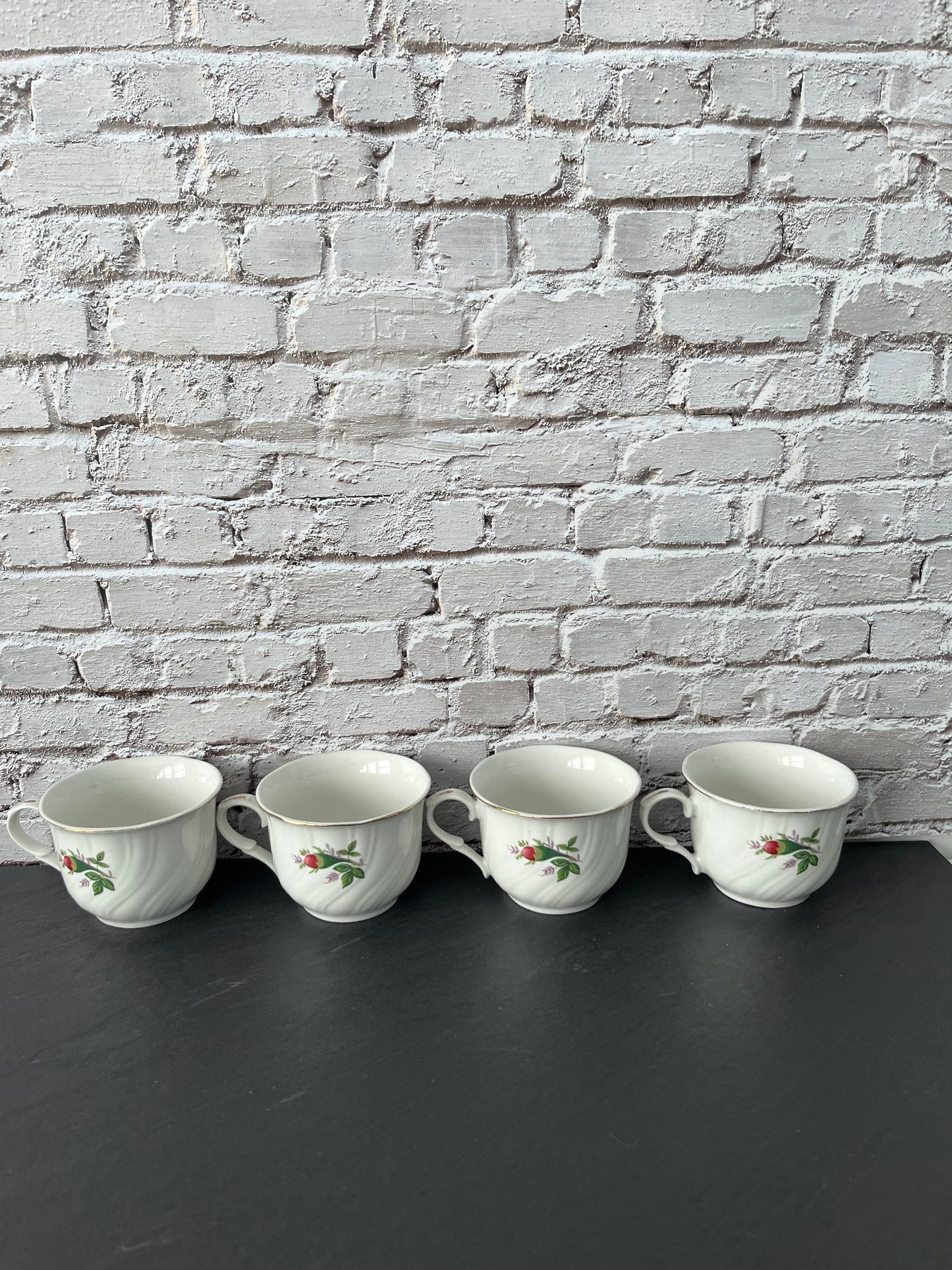 Vintage 1980s Lynns Fine China Rose Teacup & Saucer Set – Gold Rim Cottage Floral – Set of 4