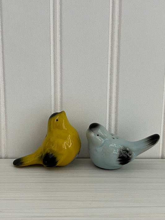 Vintage Ceramic Bird Salt & Pepper Shaker Set – c. 1990s Glazed Yellow & Blue Pair