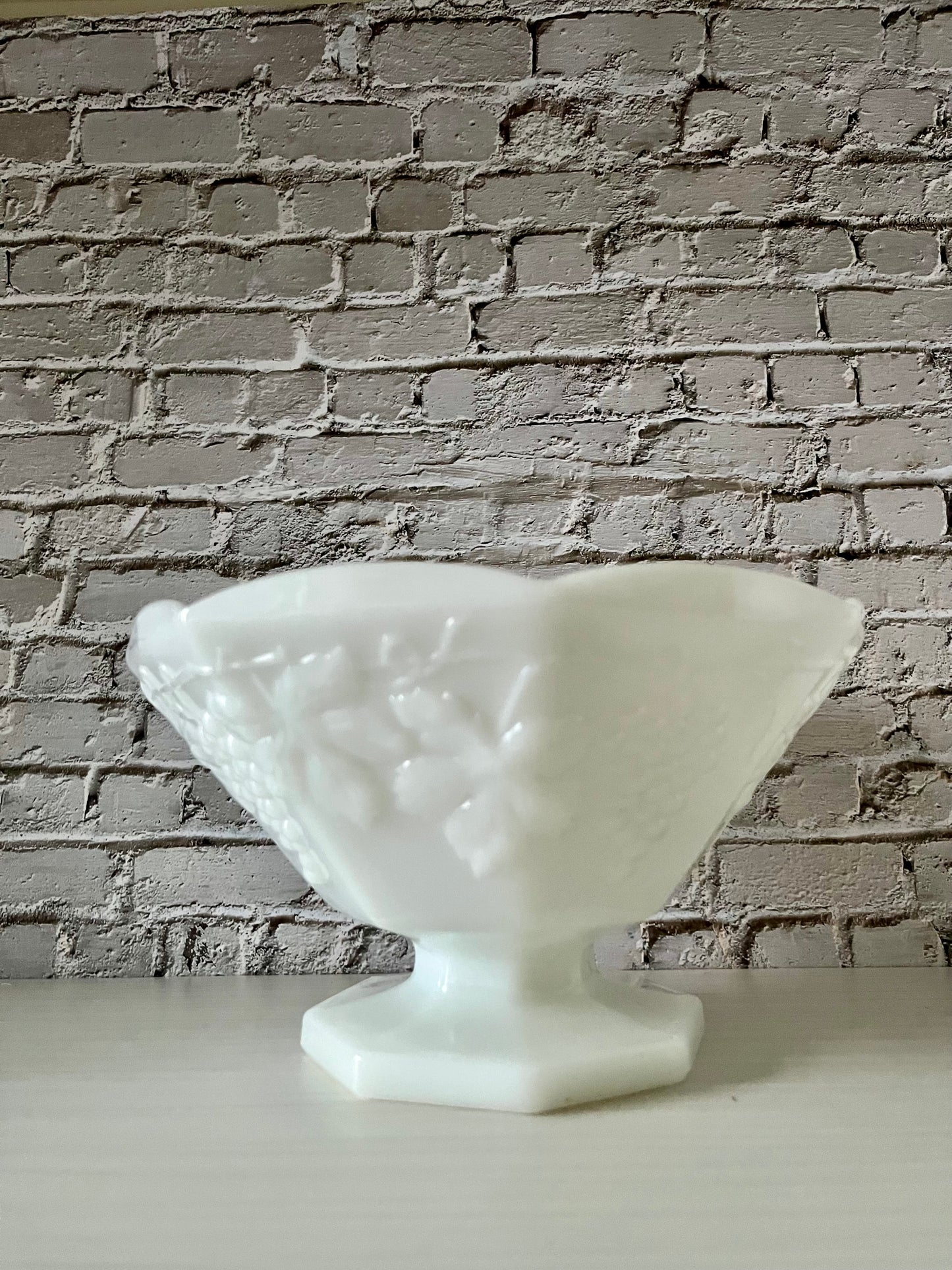 Vintage 1960s–1970s Anchor Hocking Milk Glass
“Harvest Grape” Octagon Pedestal Fruit Bowl — White Milk Glass — 9” Footed Display Bowl