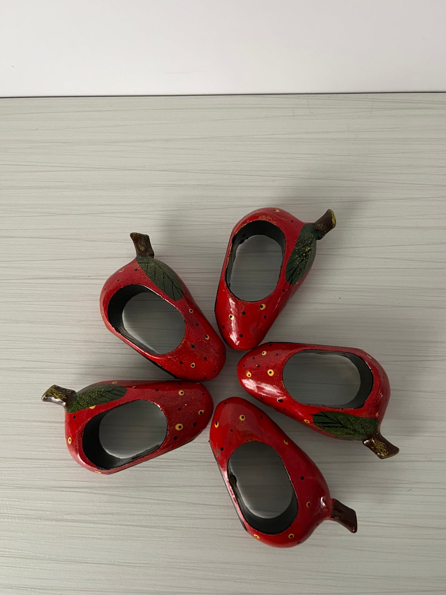 Vintage c. 1990s Hand-Painted Metal Strawberry Napkin Rings – Set of 5 Cottage Farmhouse Table Accents
