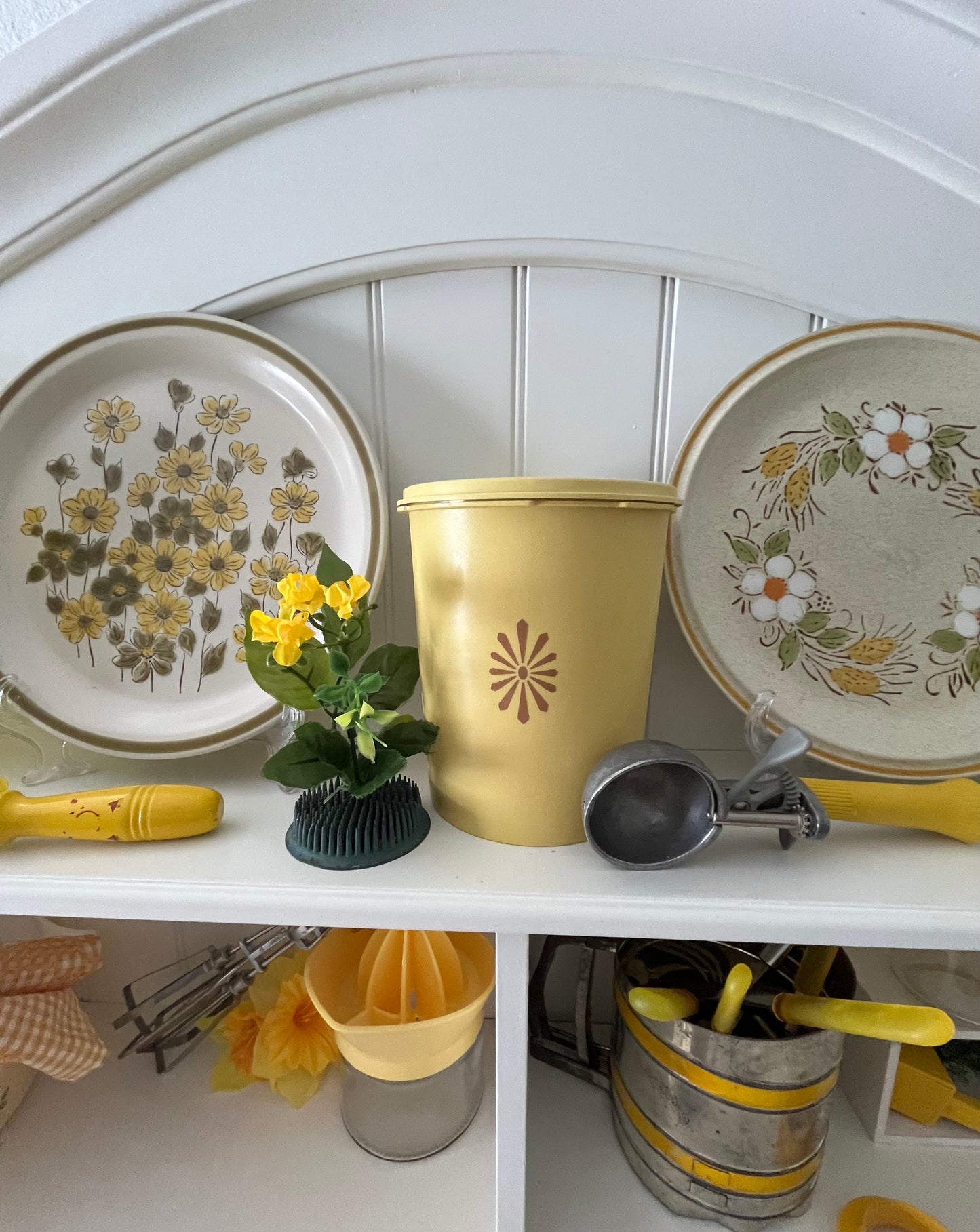 Vintage Tupperware Canister w/ Lid, Yellow Storage Container #809-5, Mid Century Kitchen Canister, Retro Plastic Kitchenware 1970s