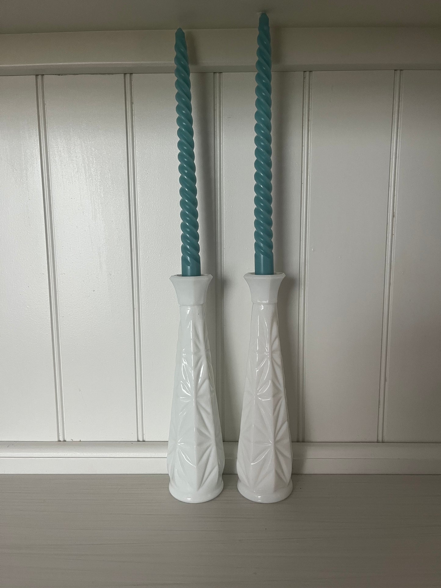 Vintage Mid-Century Anchor Hocking Stars and Bars White Milk Glass Flower Bud Vase - Cut Starburst Pattern With Scalloped Top 9"Tall