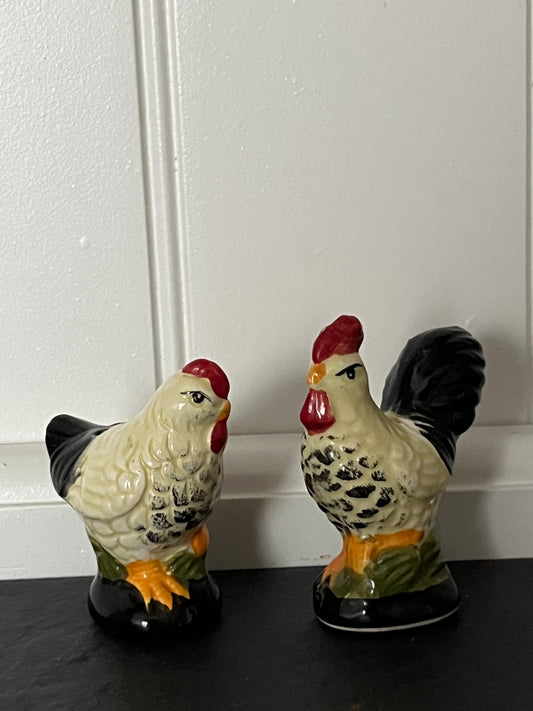 Vintage Cracker Barrel Ceramic Rooster & Hen Salt and Pepper Shakers – Hand-Painted Farmhouse Pair – 1990s/2000s