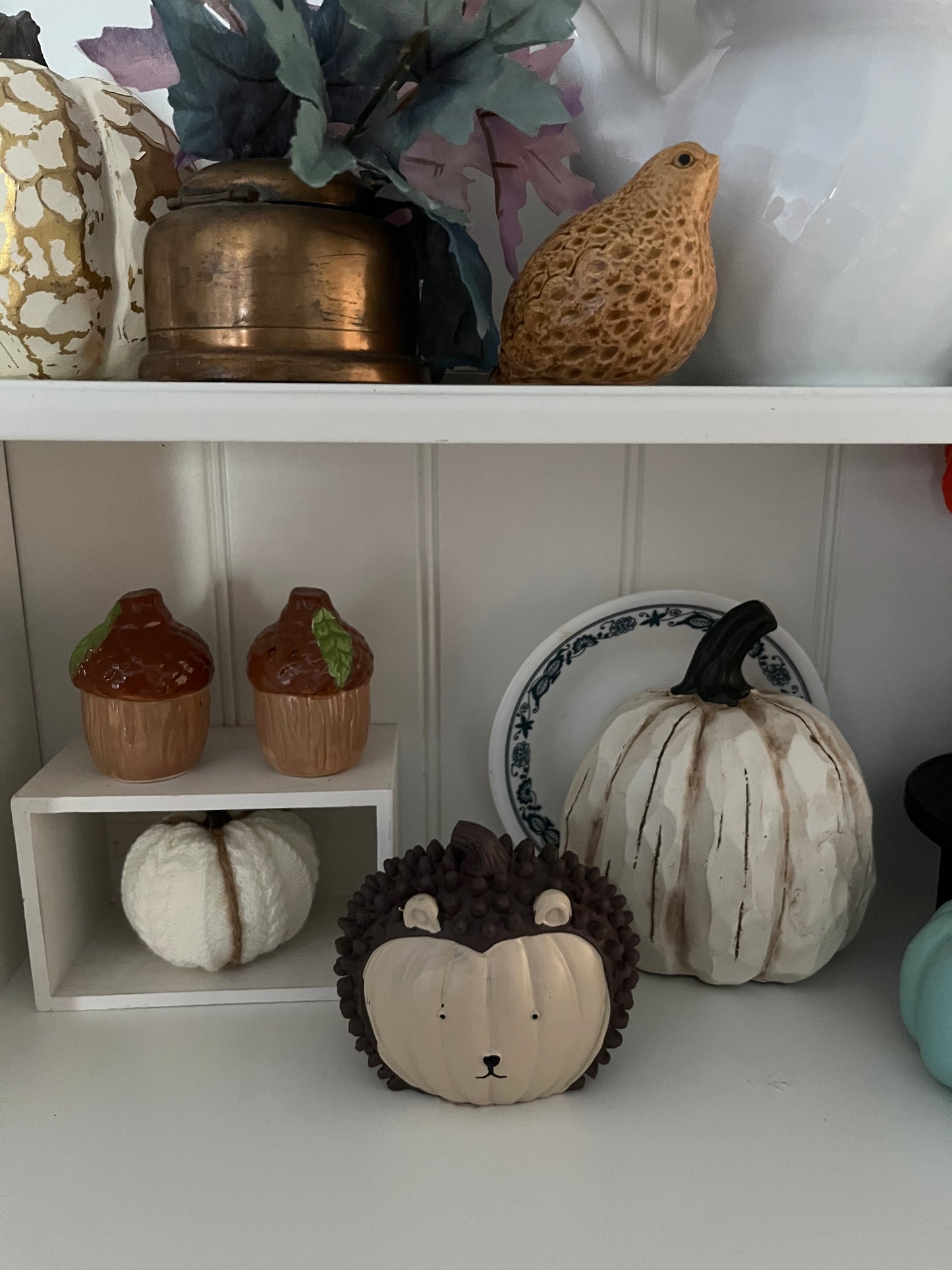 Rustic White Carved Pumpkin Décor – Faux Wood Farmhouse Accent (c. 2010s)