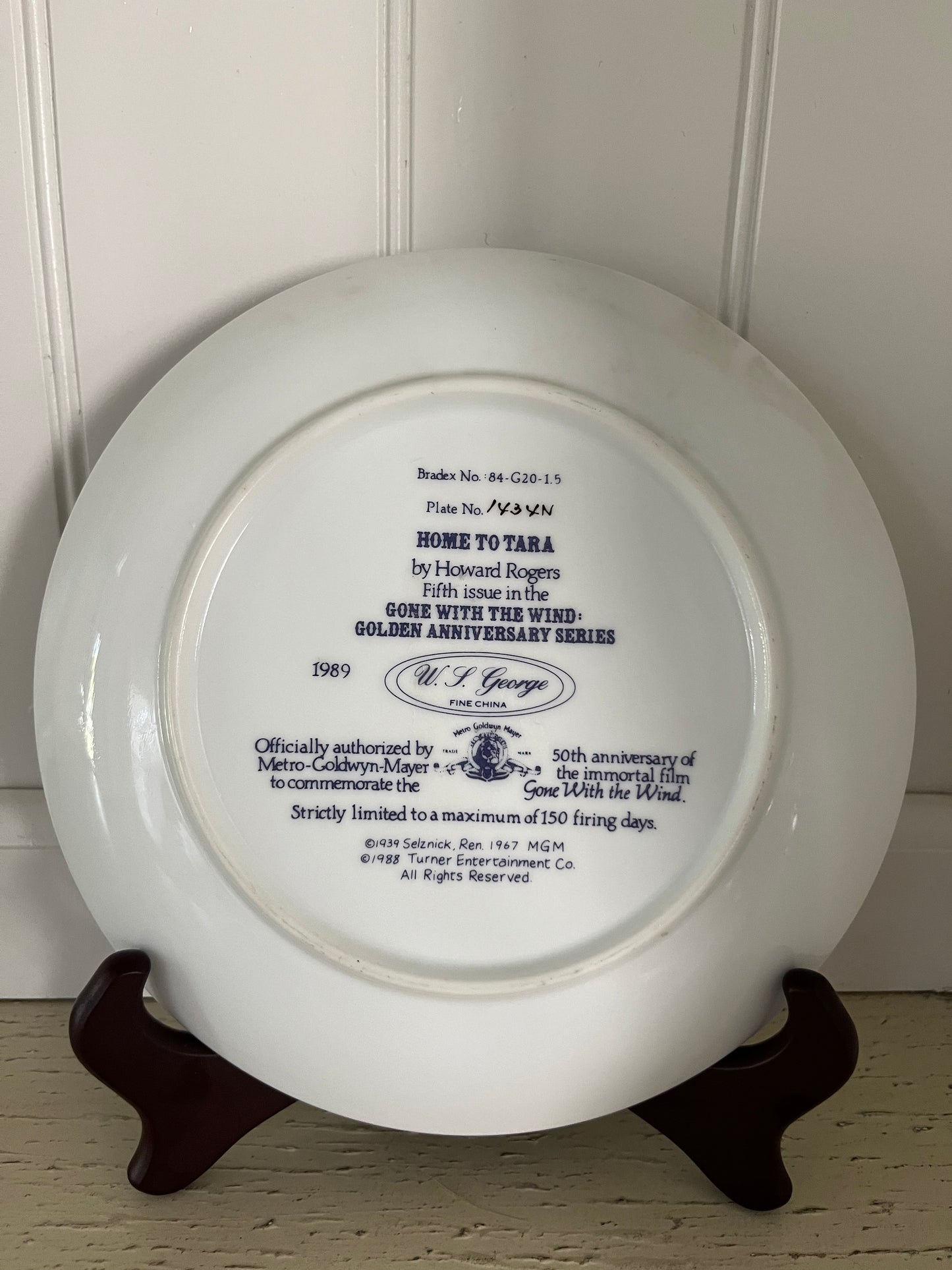 Gone With the Wind Collector Plate with Gold Accents – “Home to Tara” by W.S. George (1989)
