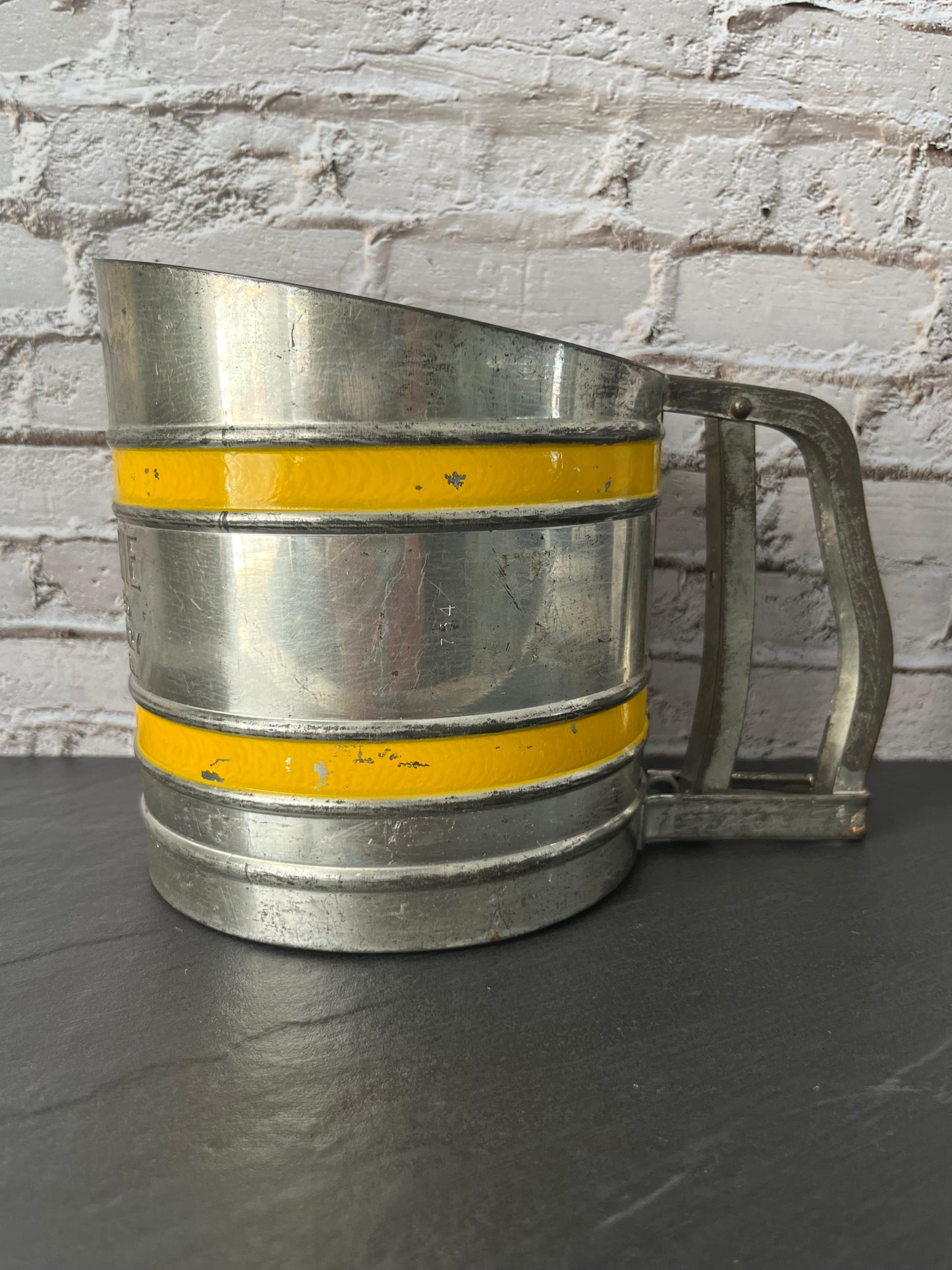 Vintage Sift-Chine Triple Screen Flour Sifter – 1940s–1950s Yellow Stripe Baking Tool