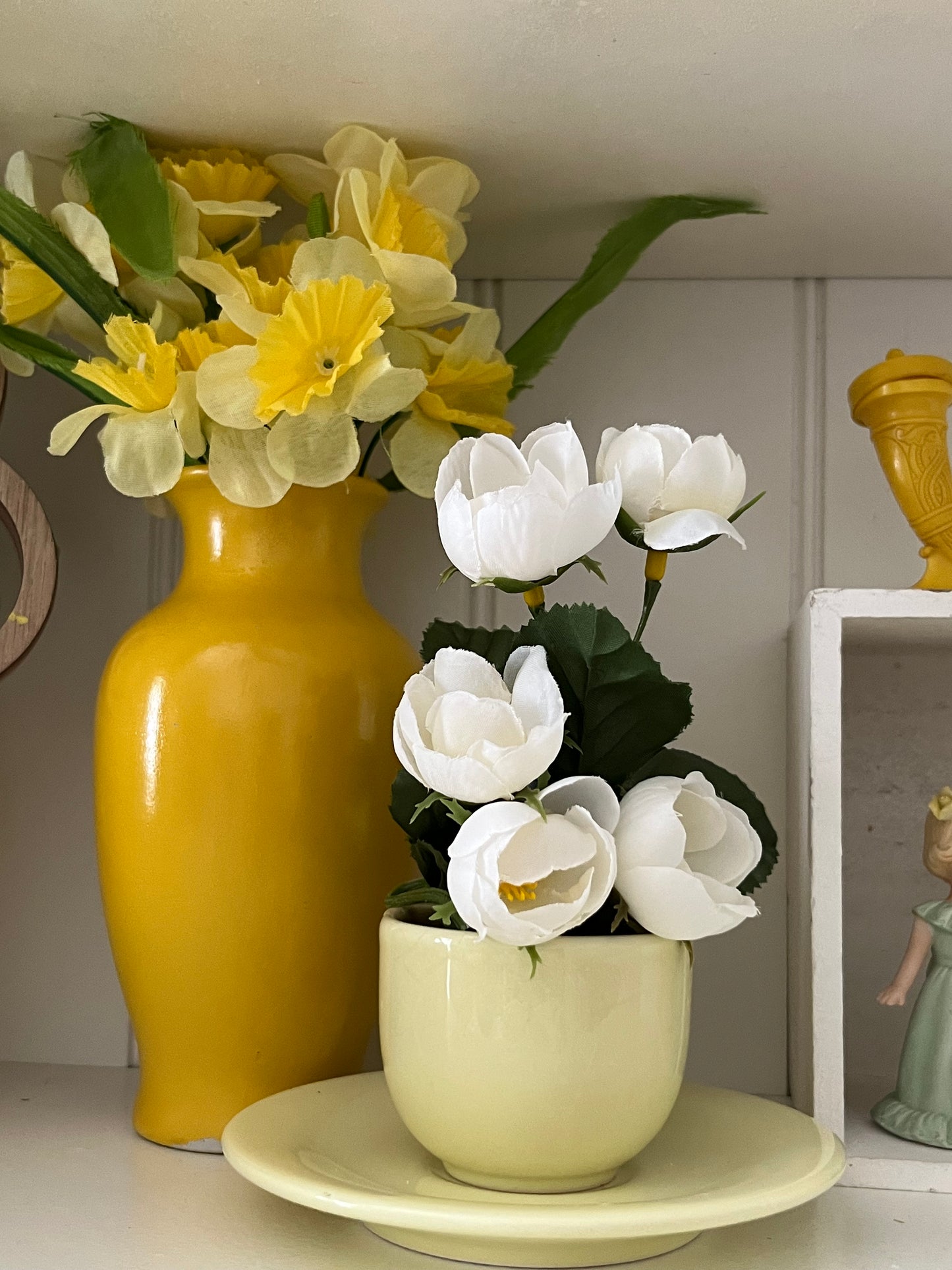 Vintage 1 Set SIC Italian Stoneware Yellow Demitasse Cup and Saucer – Butter Yellow Espresso Set Made in Italy (1970s–1980s) Società Italiana Ceramica
(Italian Ceramic Company)