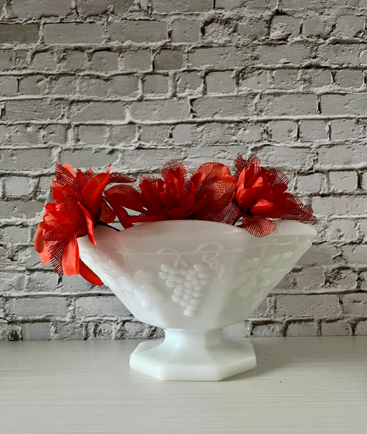 Vintage 1960s–1970s Anchor Hocking Milk Glass
“Harvest Grape” Octagon Pedestal Fruit Bowl — White Milk Glass — 9” Footed Display Bowl