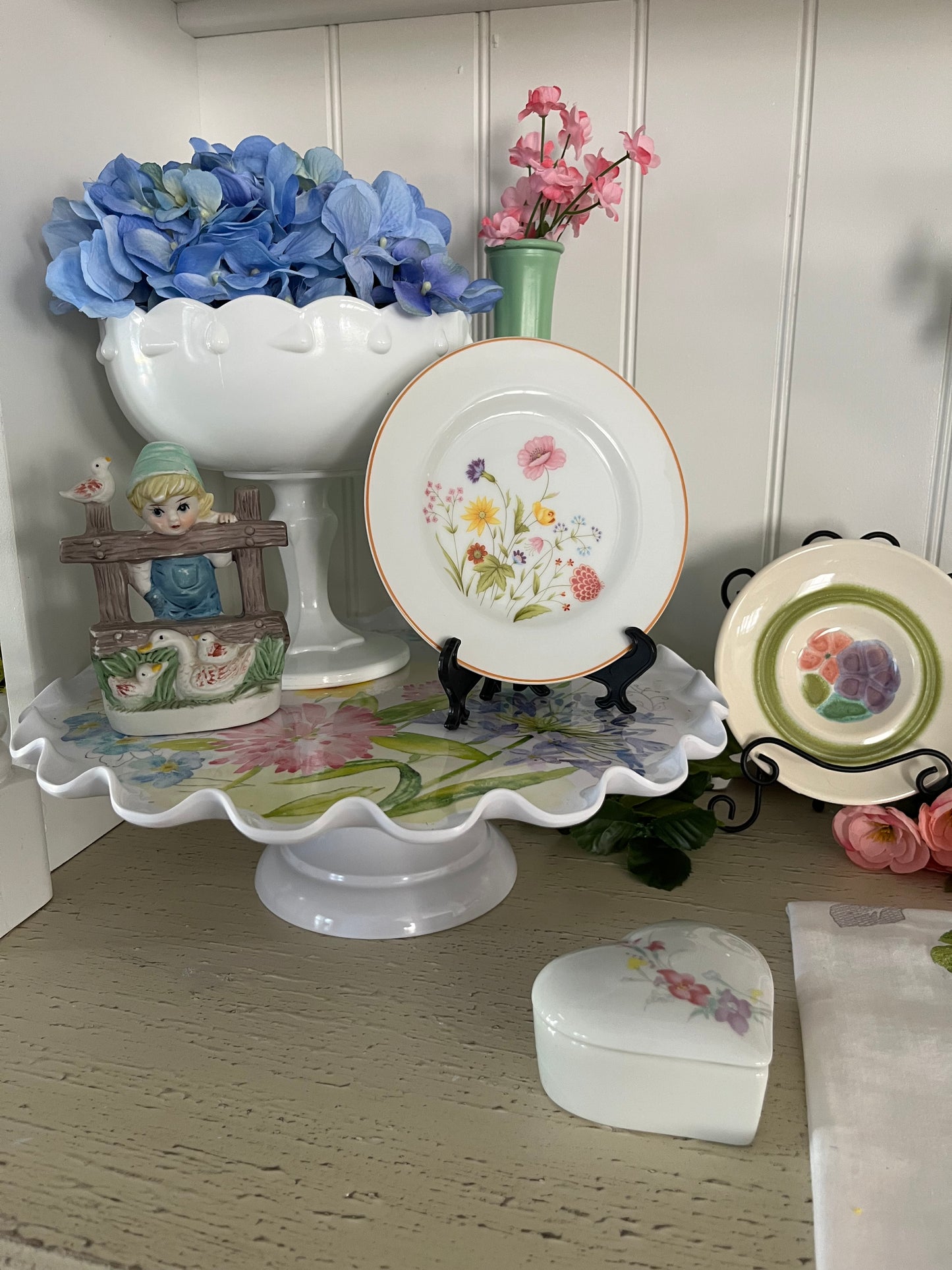 Vintage 1980’s White Ceramic Porcelain Floral Heart Trinket Box with Lid