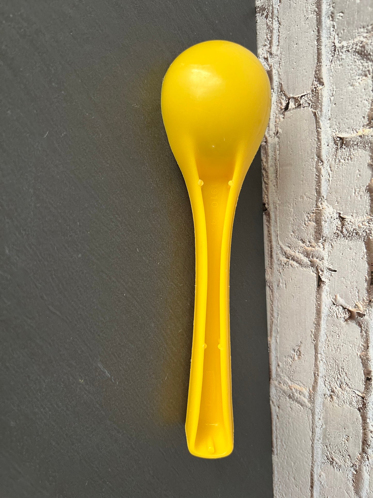 Vintage Rubbermaid Sunshine Yellow Ice Cream Scoop #1910-4 – 1980s Kitchen Utensil