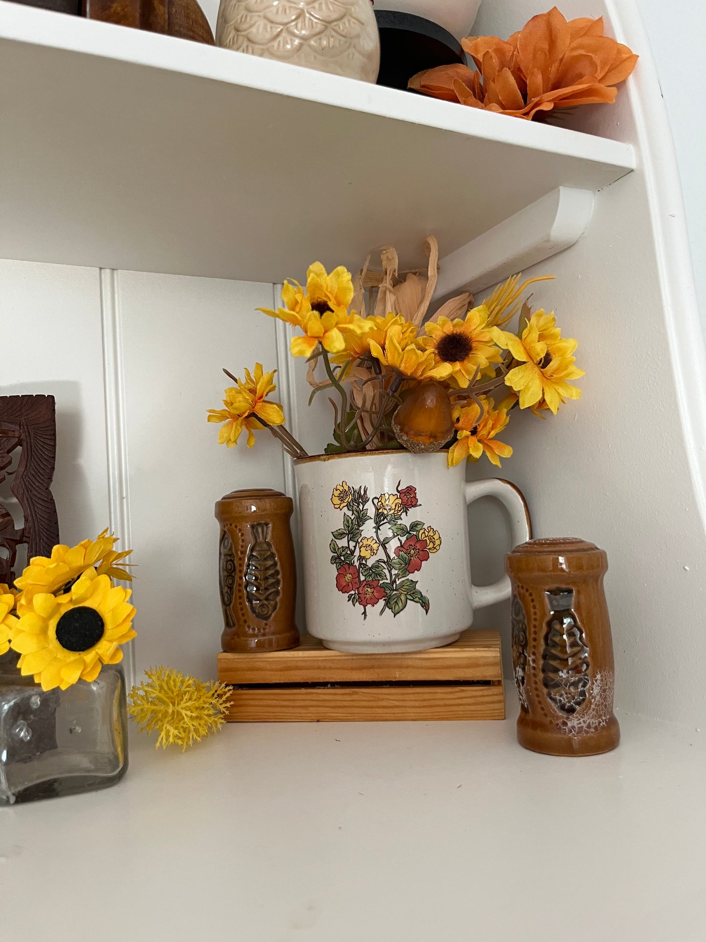 Set of 2 Vintage Takahashi Stoneware Mugs – Poppy & Buttercup Botanical Wildflower Floral – 1970s Japan