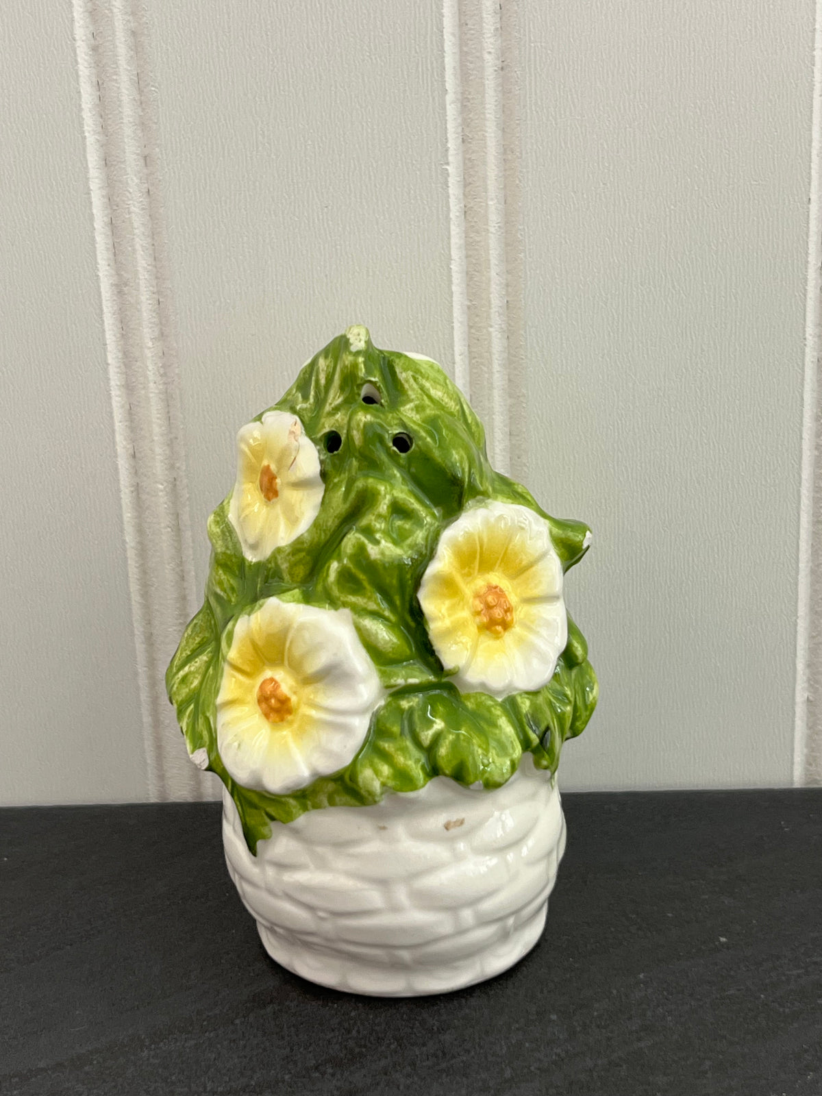 Vintage c. 1960s Single Lefton Daisy Flower Basket Weave Salt Shaker