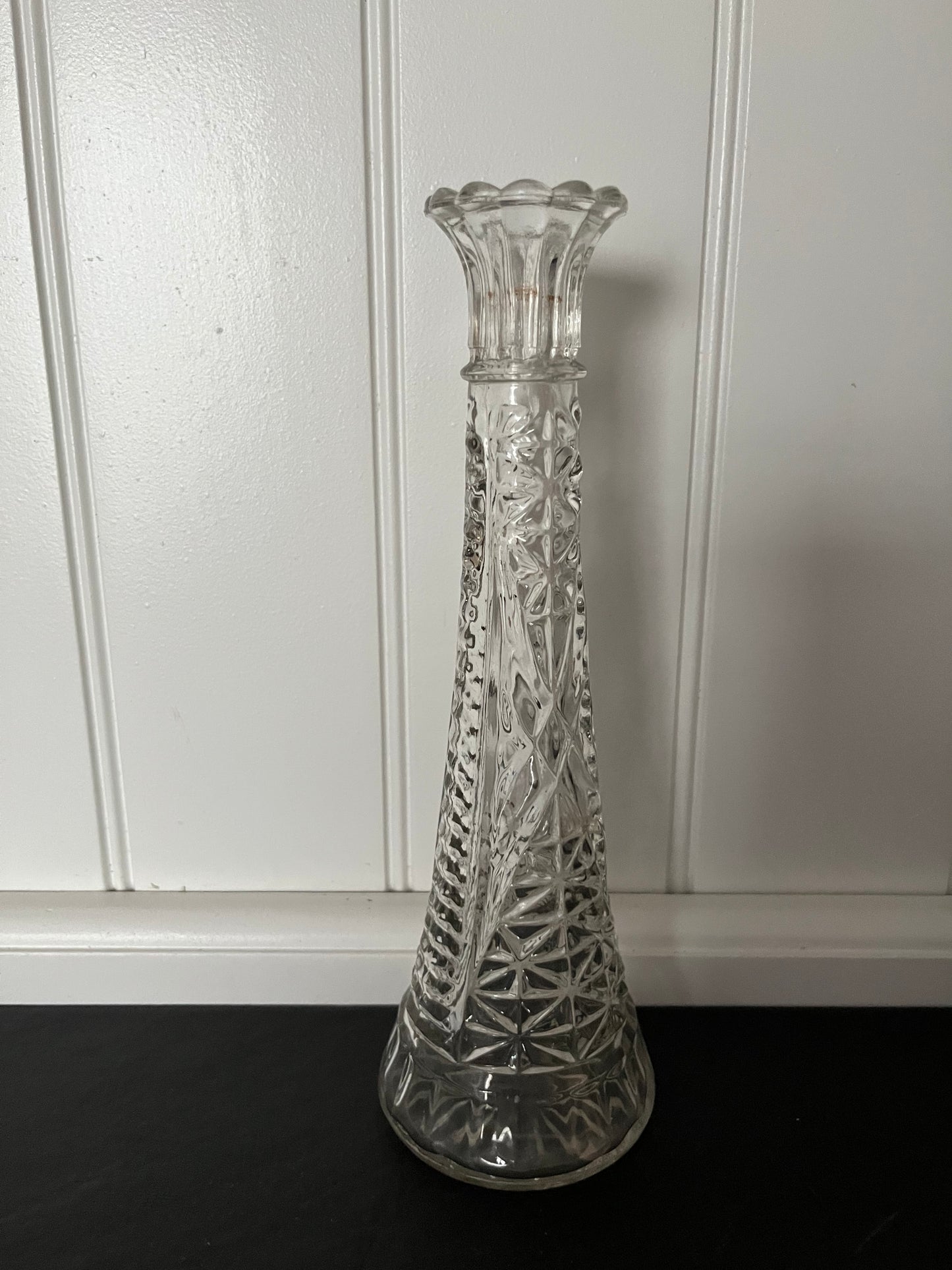 Vintage 1950s Anchor Hocking “Stars and Bars” Pressed Glass Bud Vase – Clear, 9” Tall