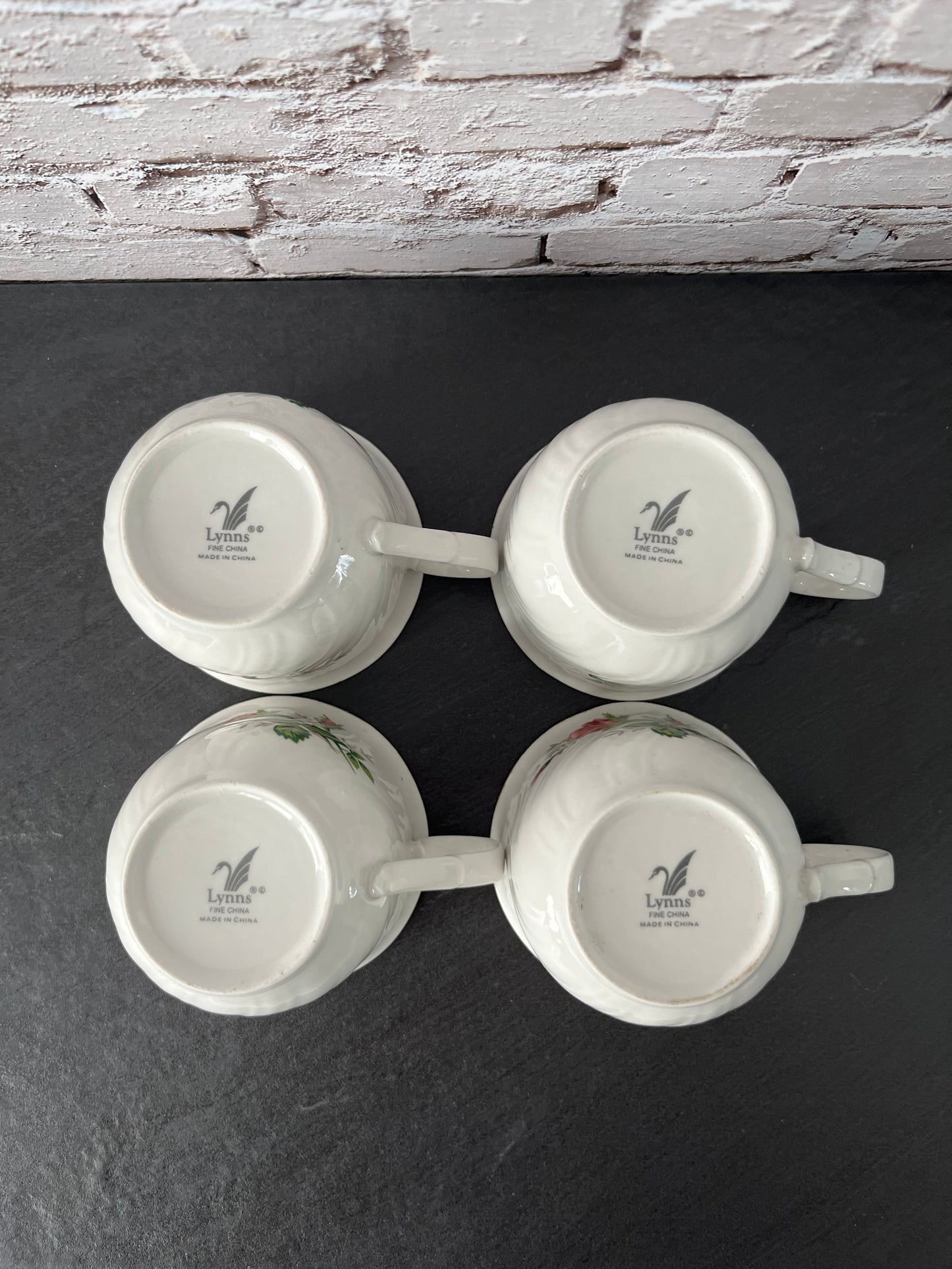 Vintage 1980s Lynns Fine China Rose Teacup & Saucer Set – Gold Rim Cottage Floral – Set of 4