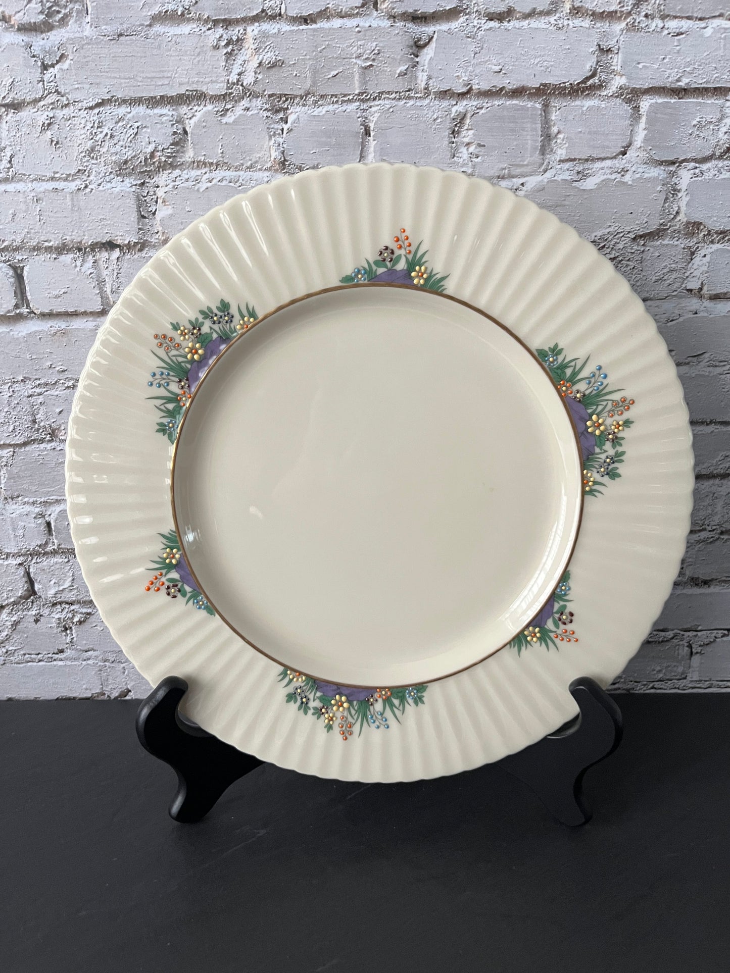 Vintage 1970s Lenox “Rutledge” Dinner Plate – Ivory Fine China with Fluted Rim, Floral Garland & Gold Trim