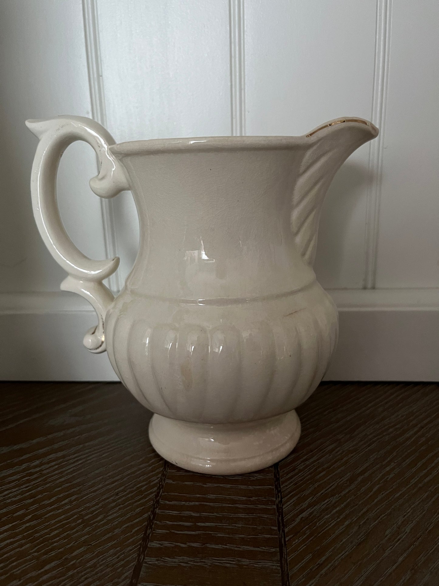 Vintage Patinaed 1950s Betson’s Ivory Ceramic Glazed Earthenware Creamer Pitcher – Pedestal Base Cottage Cream Jug – Farmhouse Ironstone Style