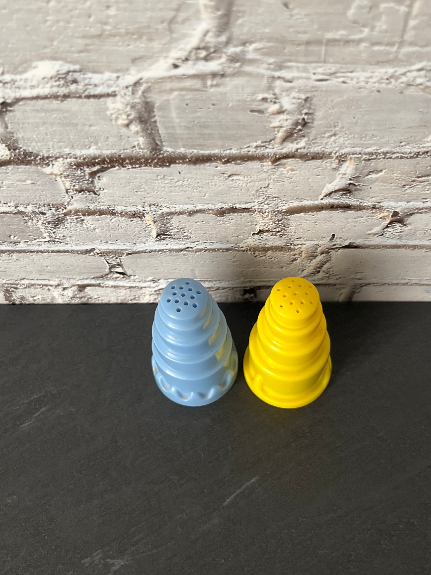 Vintage 1950s CHELAIM USA Stacked Plastic Salt & Pepper Shakers – Blue & Yellow Art Deco-style