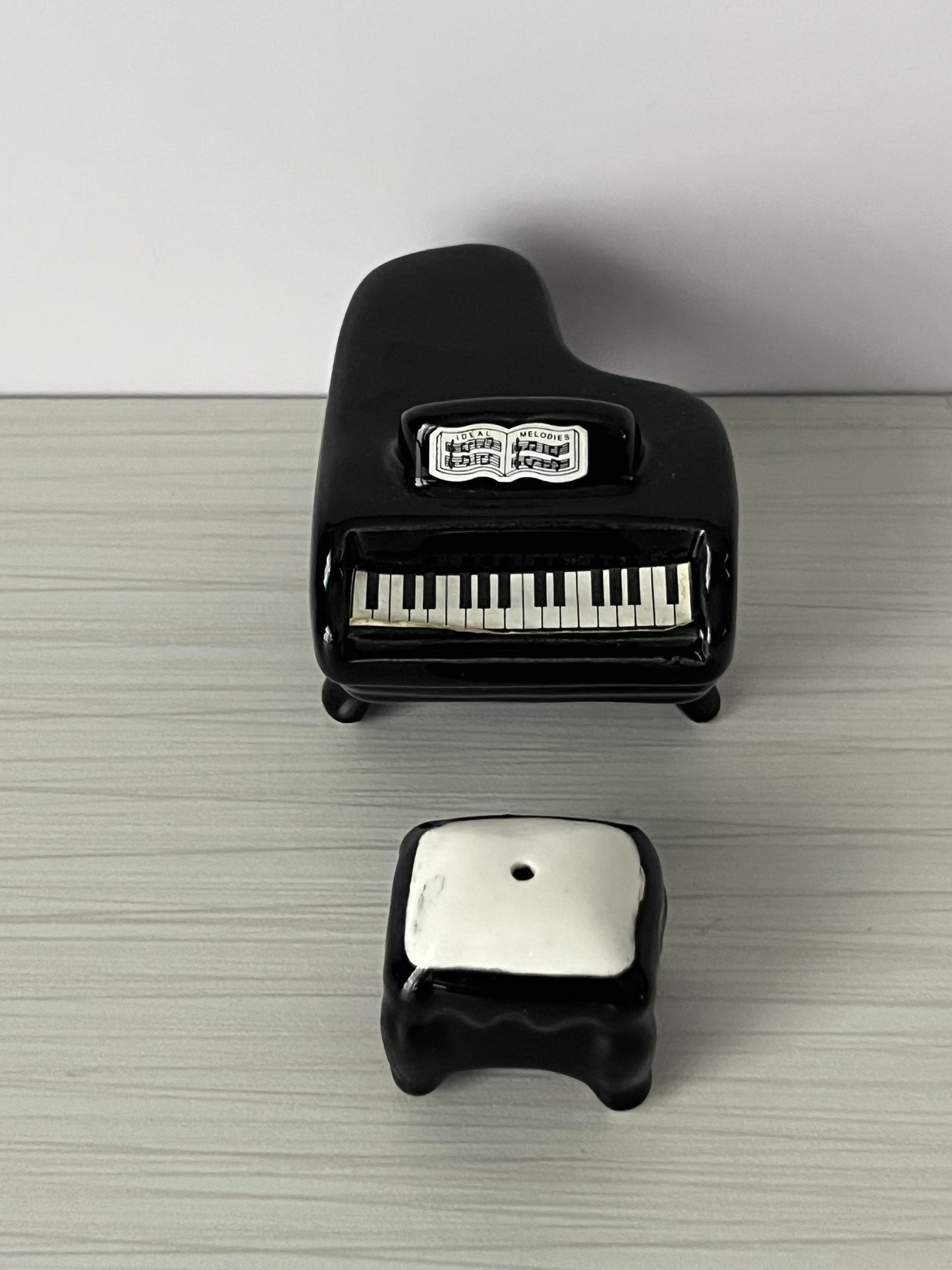 Vintage 1989 Sarsaparilla Deco Designs Grand Piano & Bench Salt and Pepper Shaker Set – 1980s Art Deco Revival Musical Kitchen Collectible