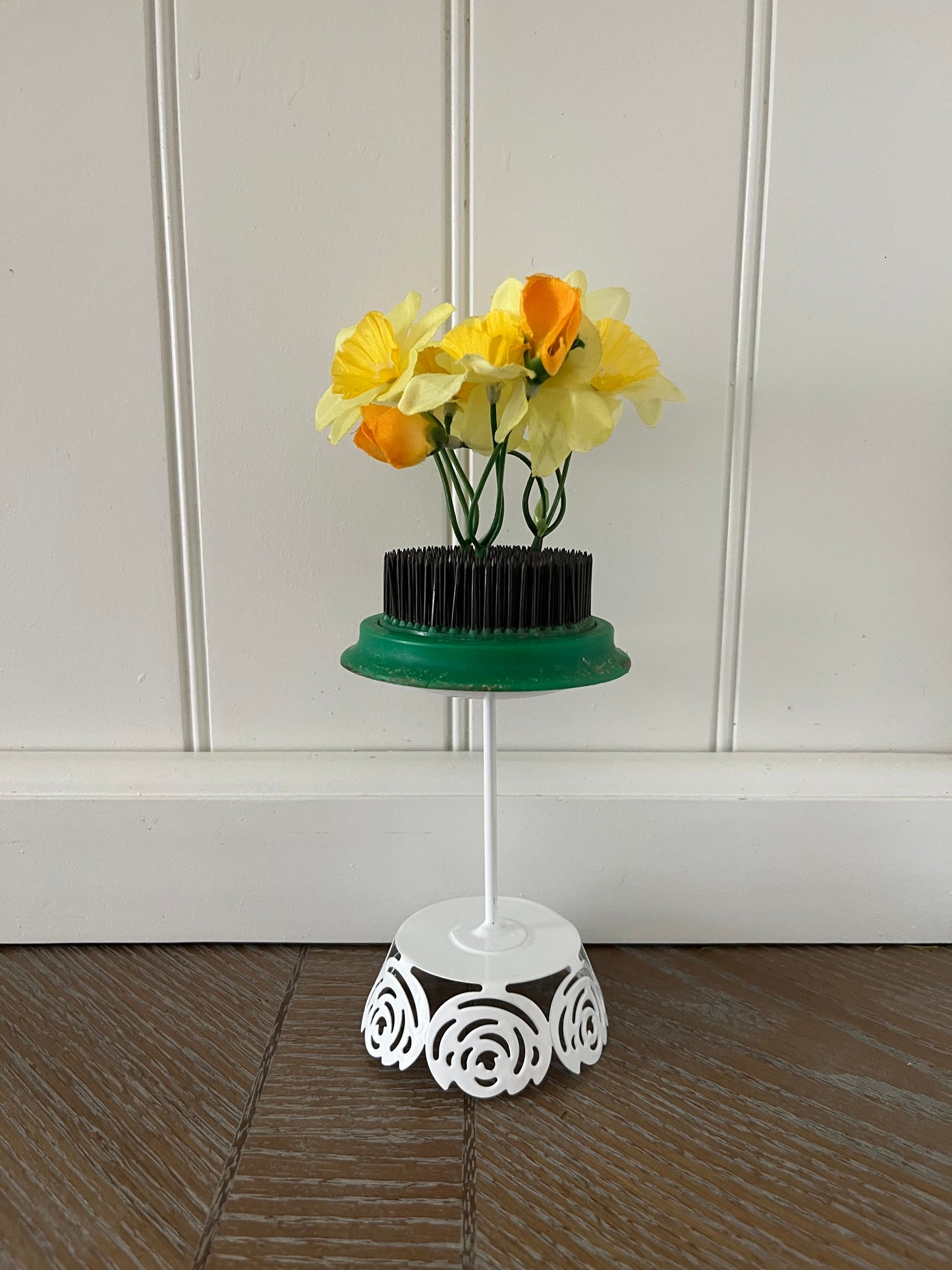 White Metal Rose-Cut Cupcake Pedestal Stand | Decorative Mini Display